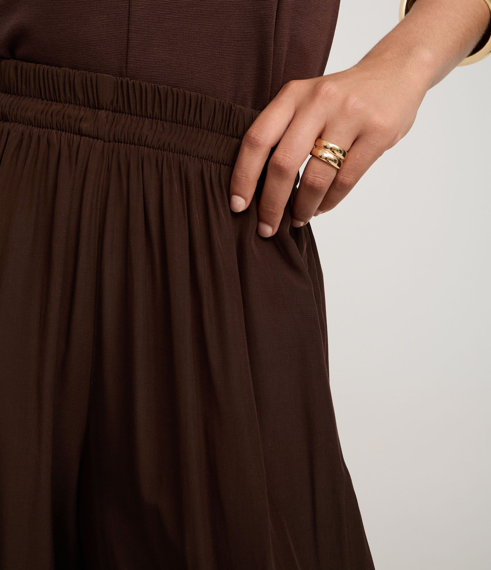 Calça Boho Balloon em Viscose com Elástico no Cós e Barra Marrom 4