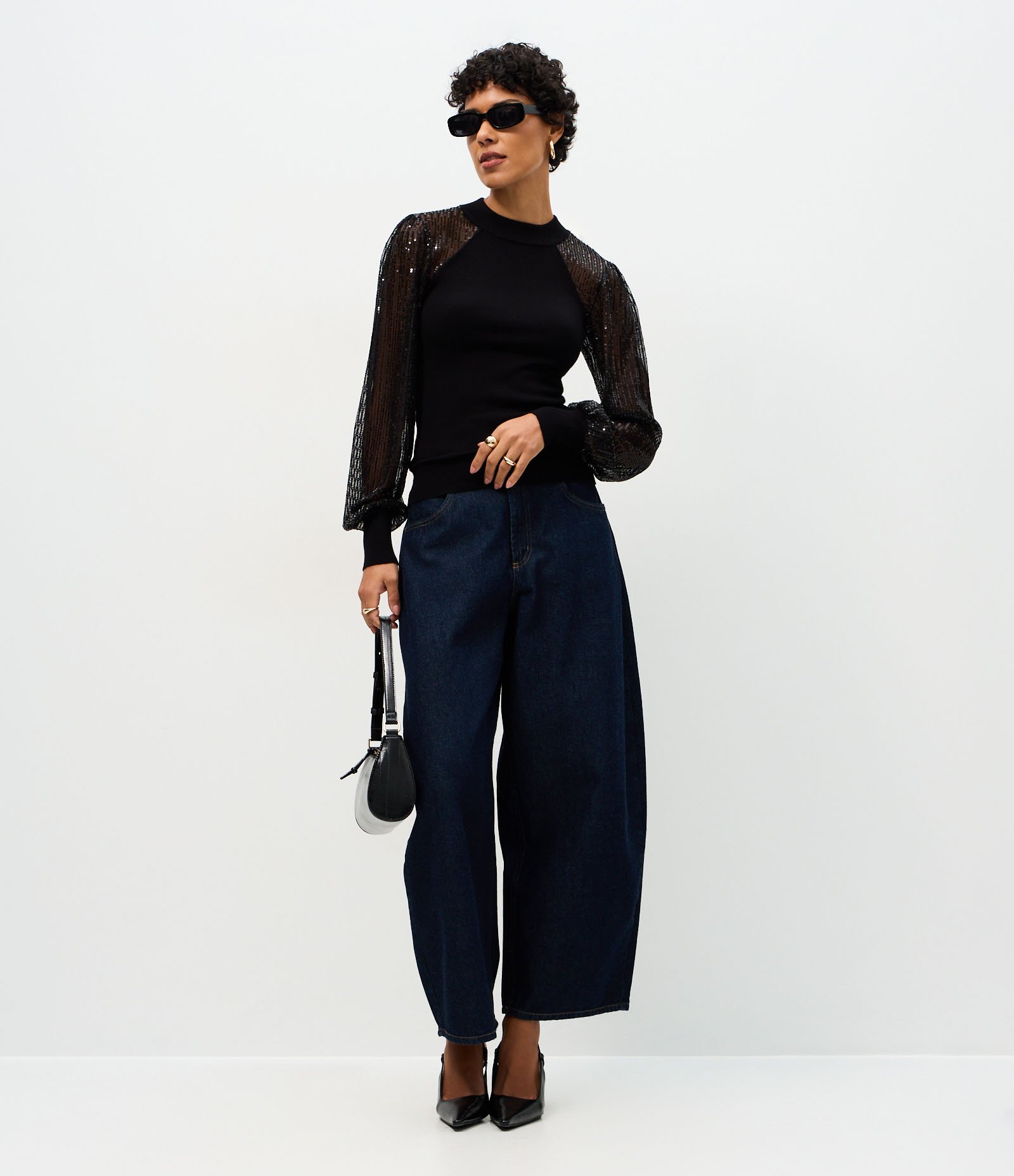 Blusa em Tricô com Aplicação de Paetês nas Mangas Preto 2