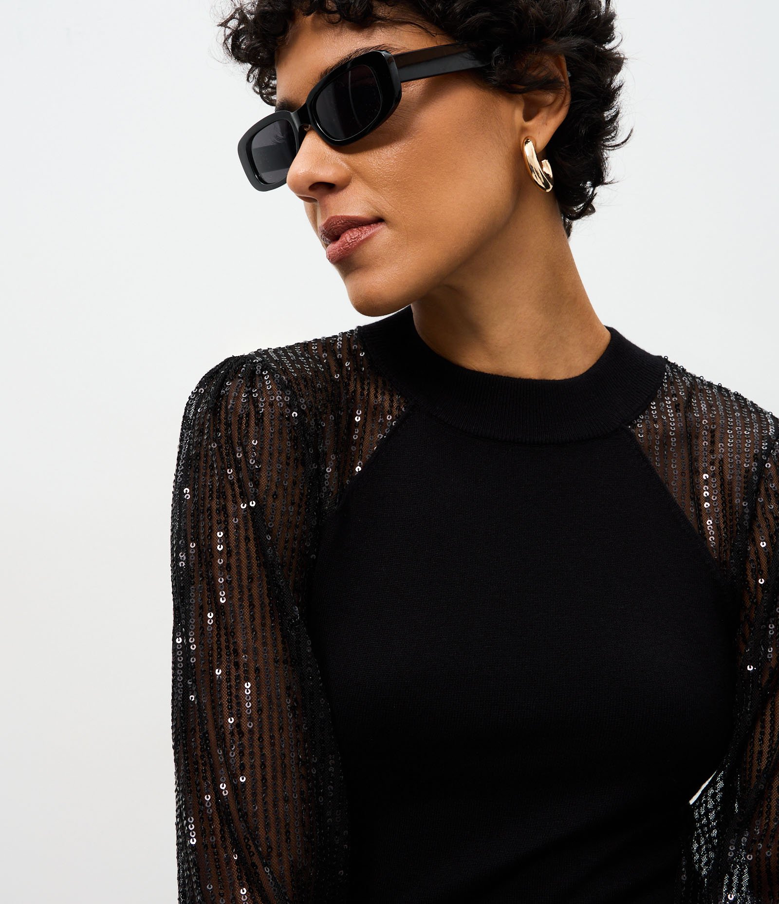 Blusa em Tricô com Aplicação de Paetês nas Mangas Preto 3