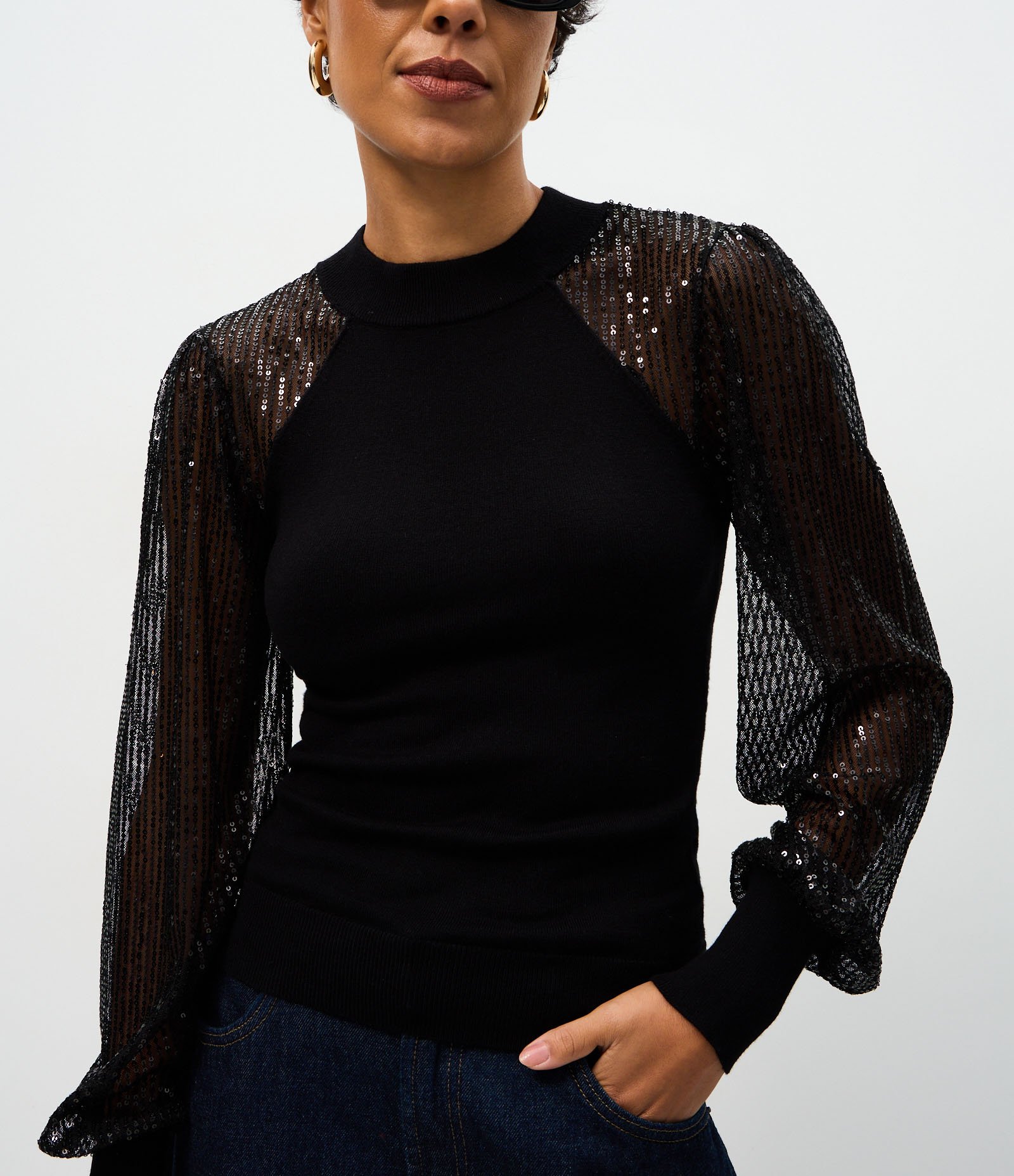 Blusa em Tricô com Aplicação de Paetês nas Mangas Preto 4