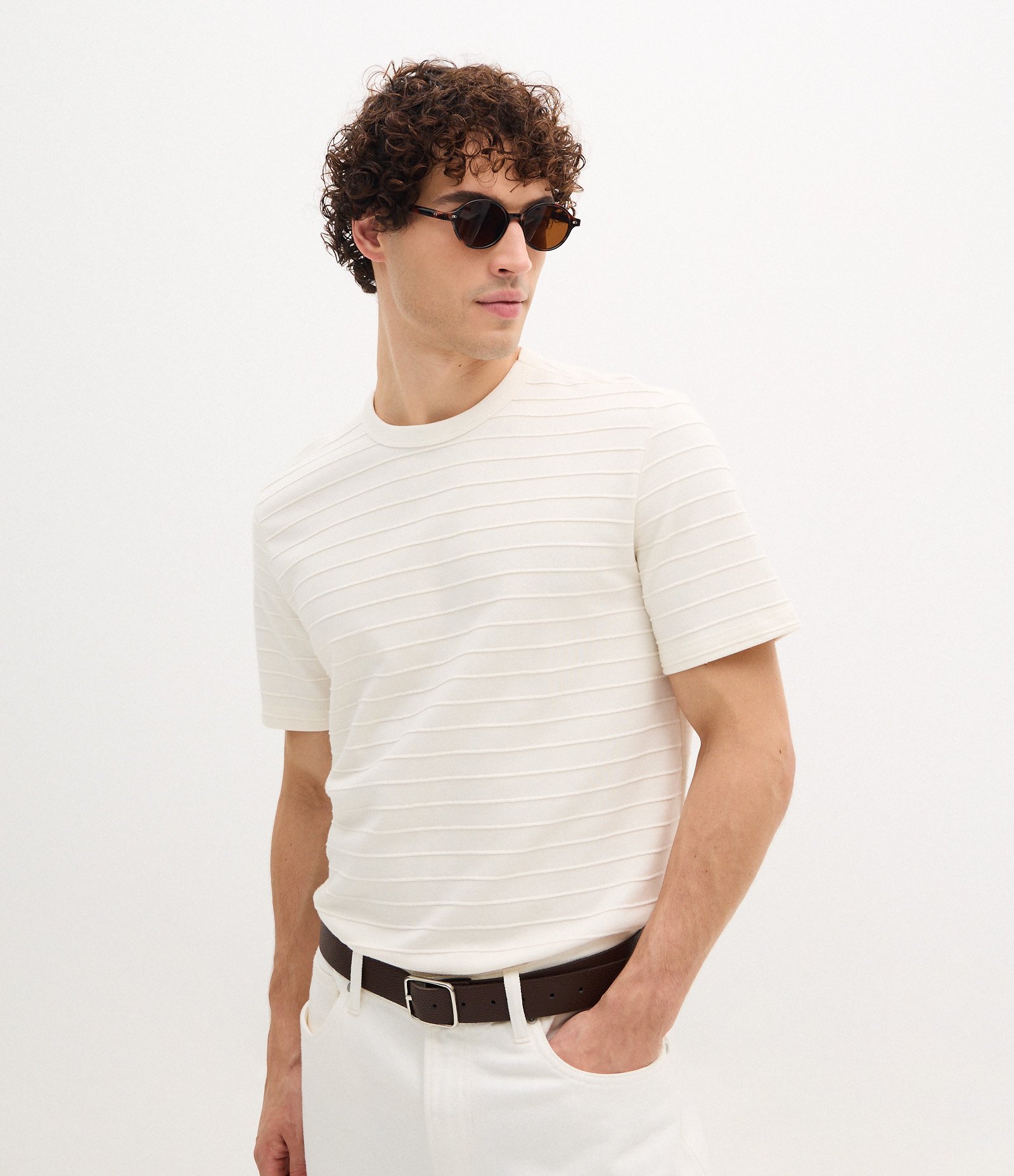 Camiseta Regular em Algodão Trabalhado em Relevo Branco 1