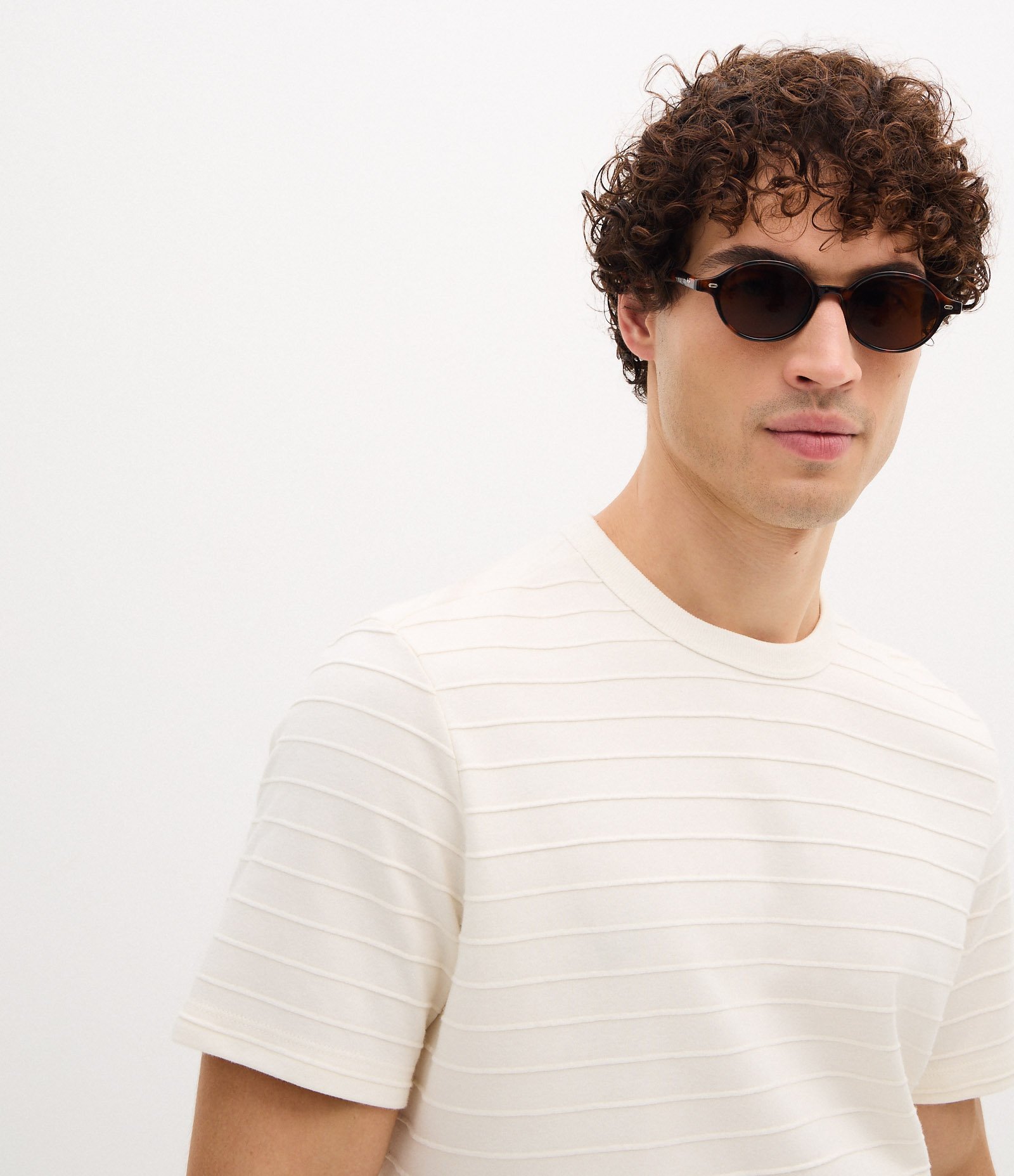 Camiseta Regular em Algodão Trabalhado em Relevo Branco 3