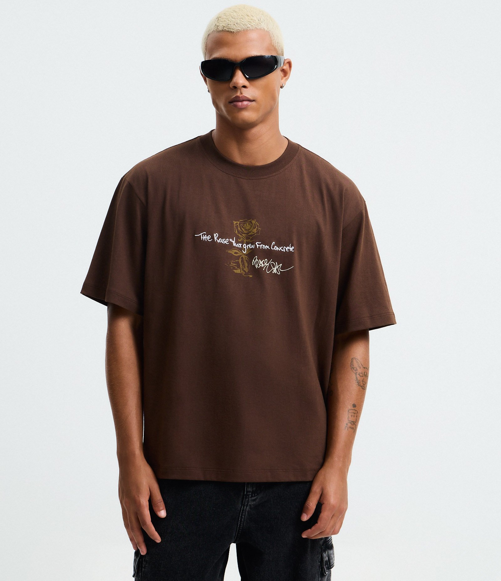 Camiseta Boxy em Algodão com Estampa Tupac The Rose Marrom 2