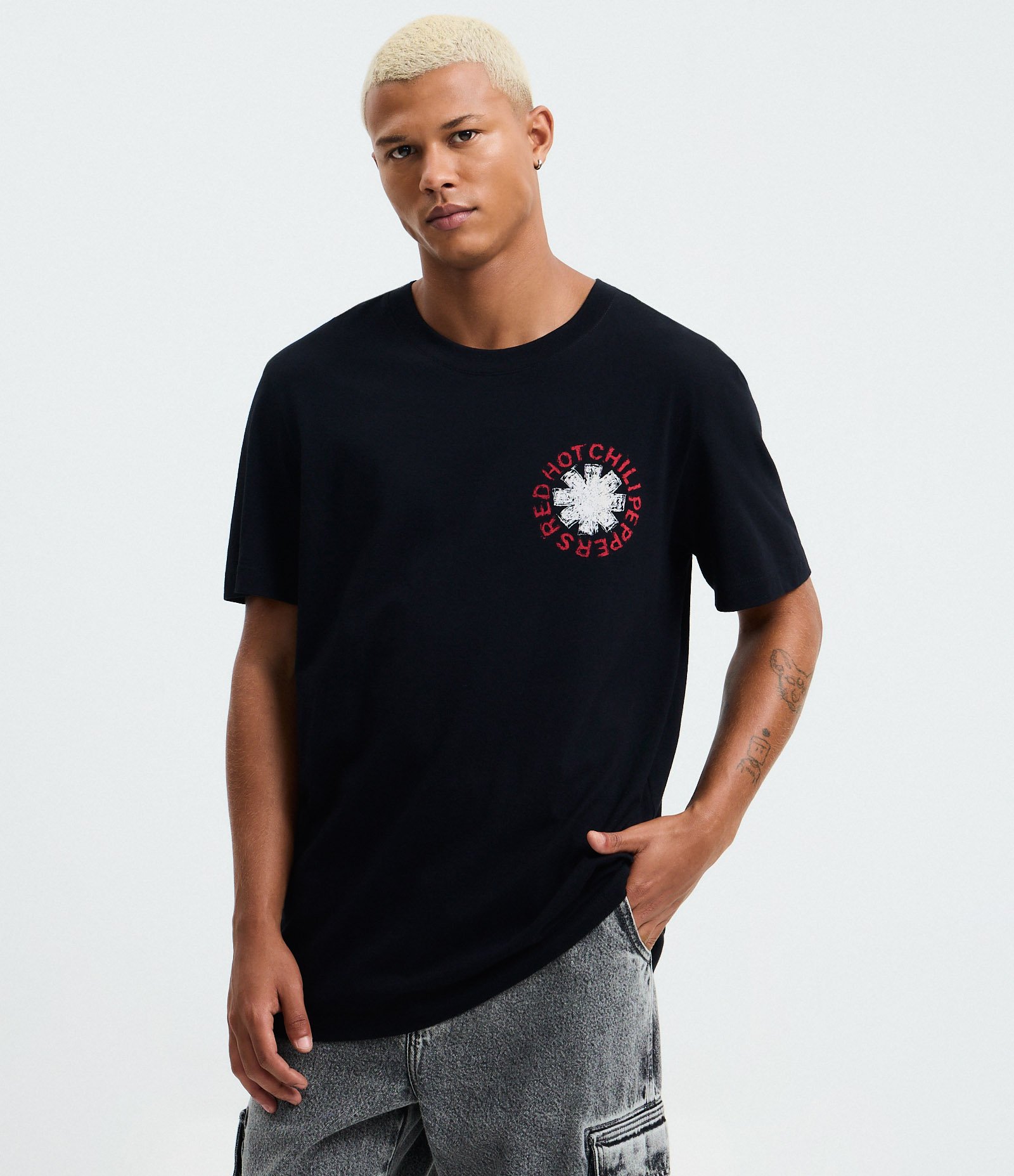 Camiseta Comfort em Algodão com Estampa Red Hot Chili Peppers Preto 1