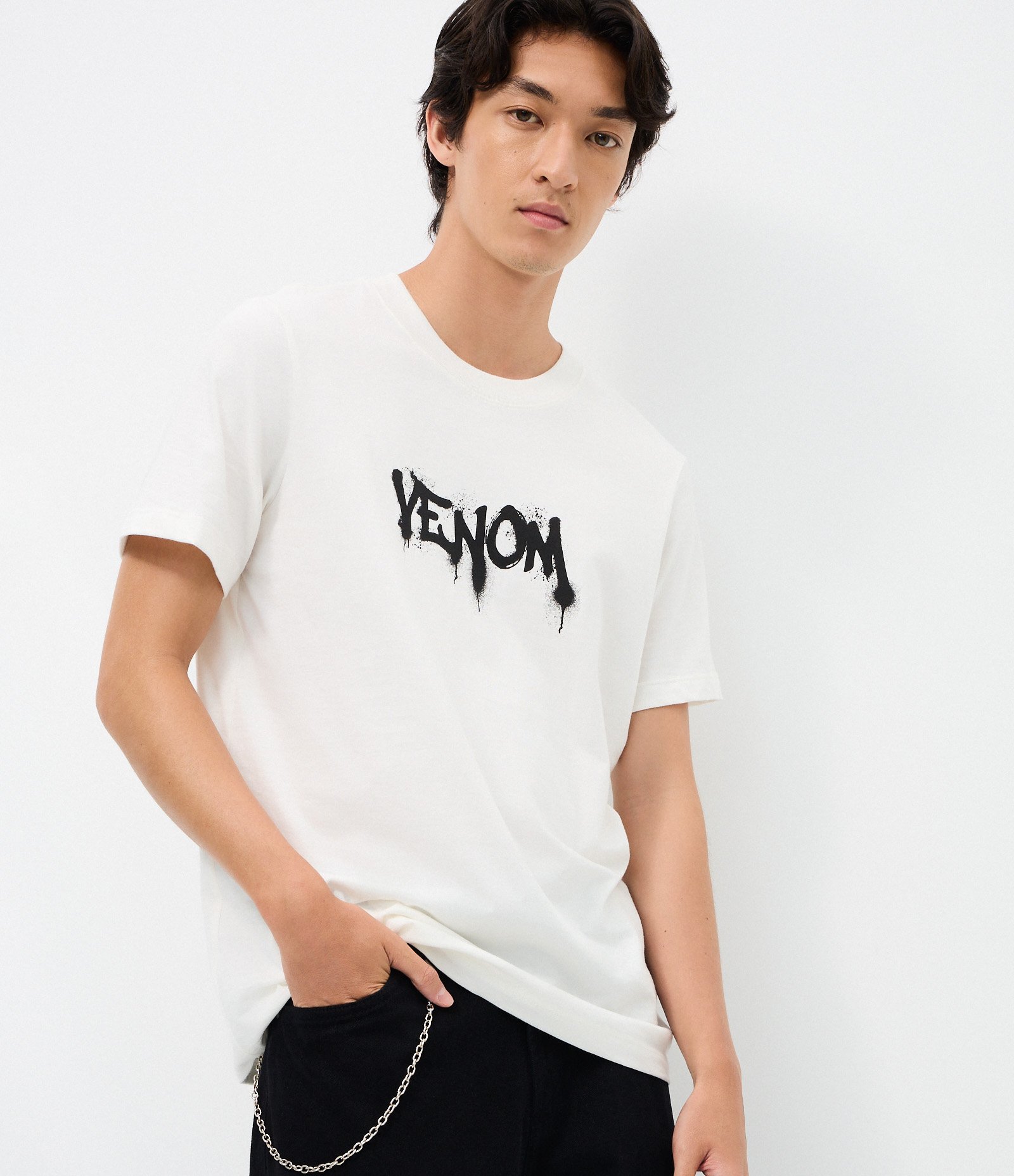 Camiseta Regular em Algodão com Estampa do Venom Branco 1
