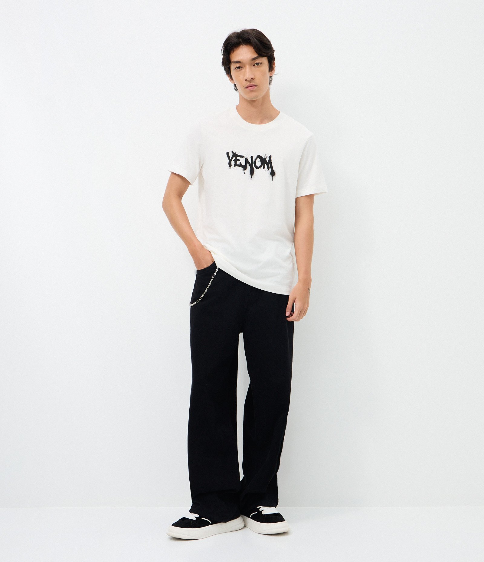 Camiseta Regular em Algodão com Estampa do Venom Branco 2