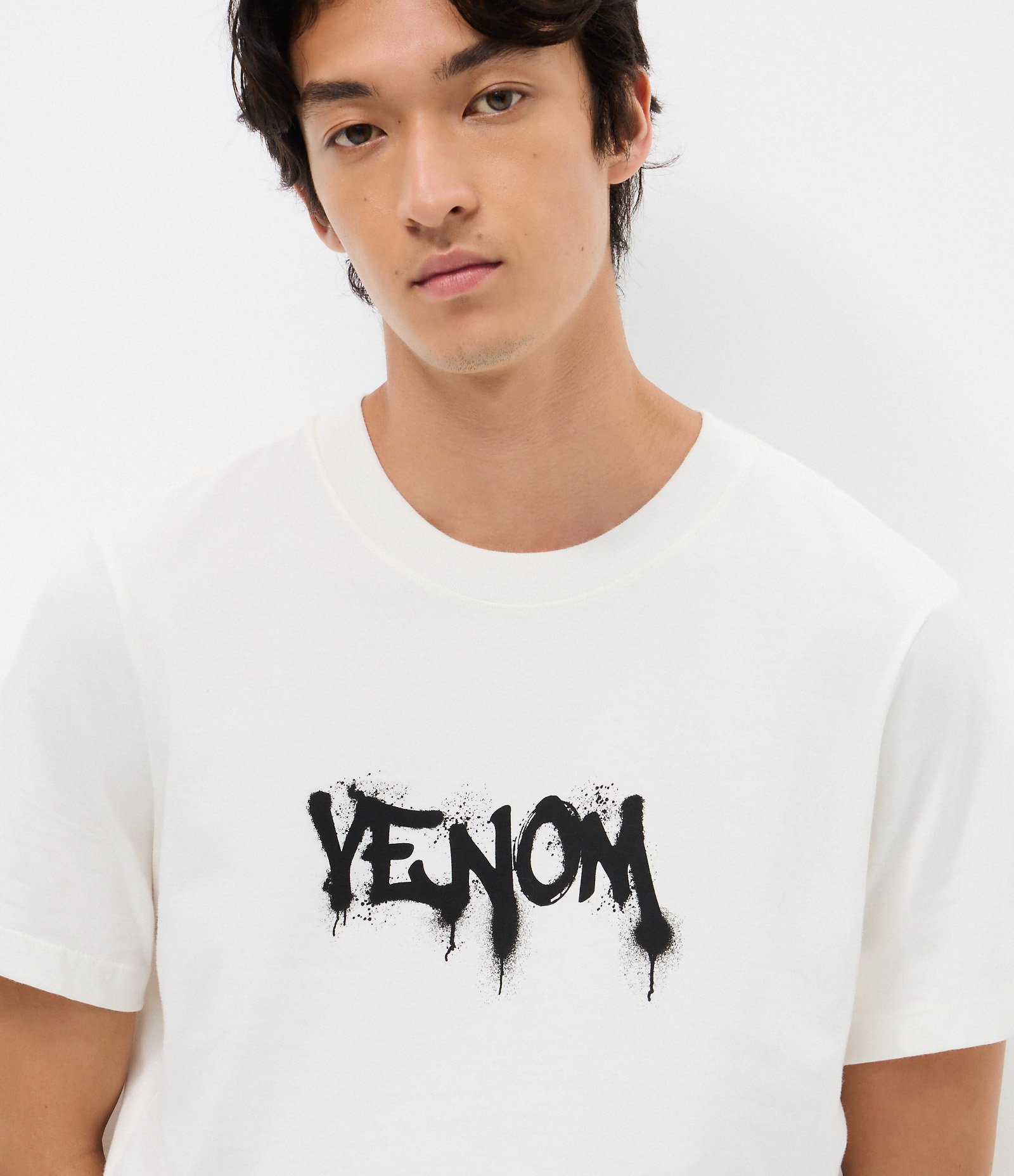 Camiseta Regular em Algodão com Estampa do Venom Branco 4
