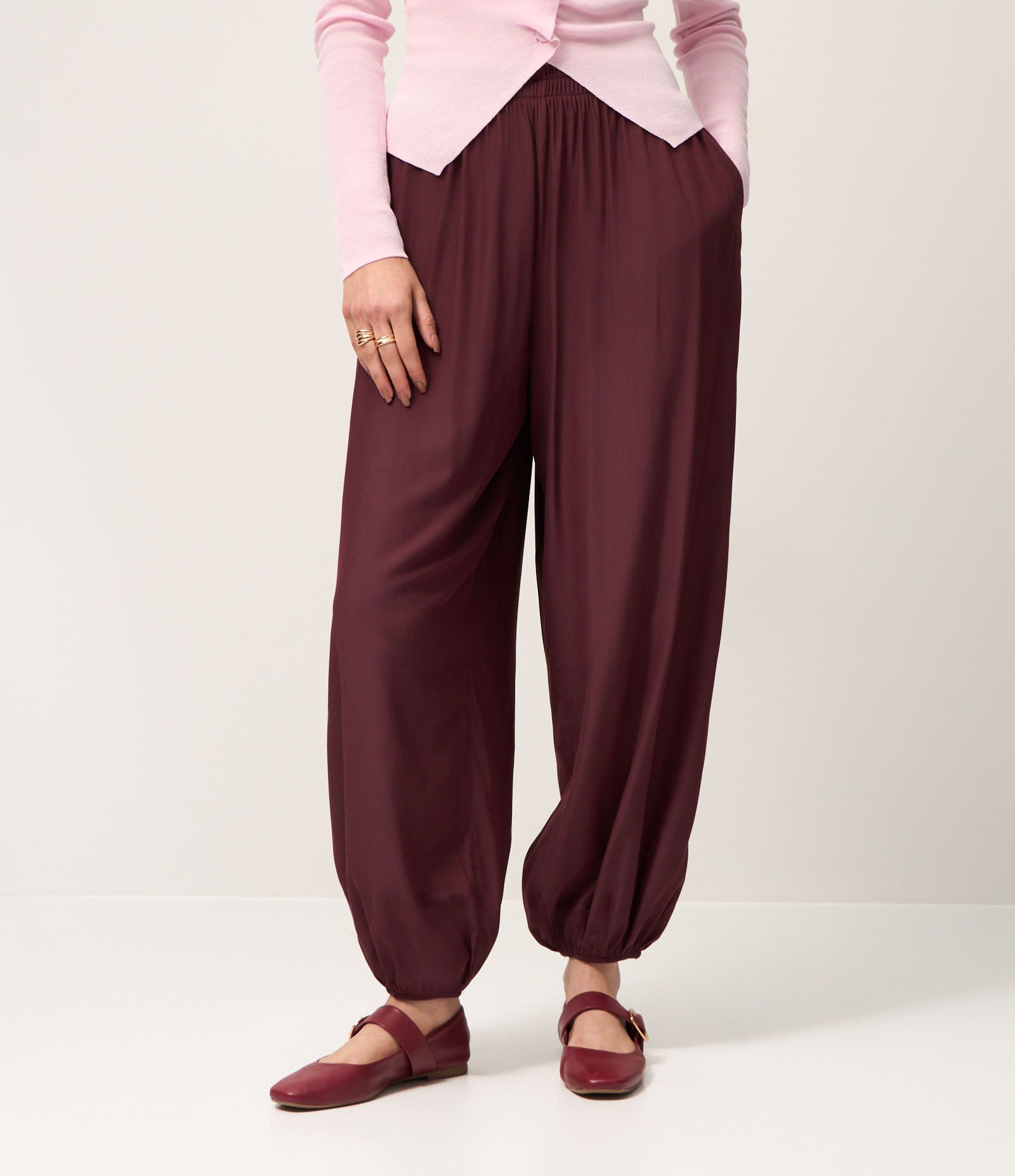 Calça Aladim em Viscose com Efeito Acetinado Vinho 3