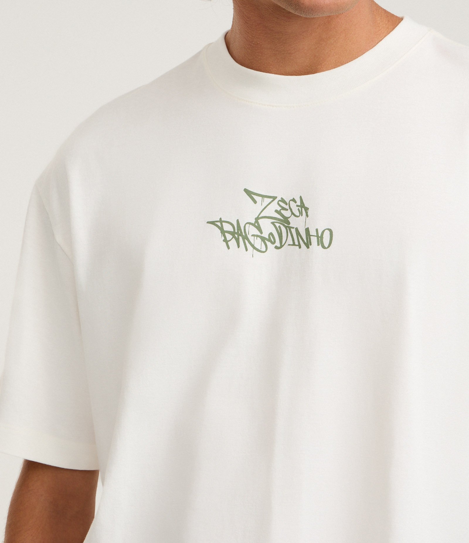 Camiseta Relaxed em Algodão com Estampa do Zeca Pagodinho Branco 7