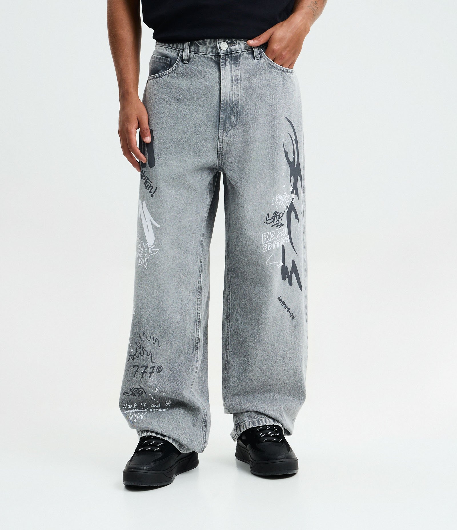 Calça Super Baggy em Jeans com Estampa Grafite Cinza 2