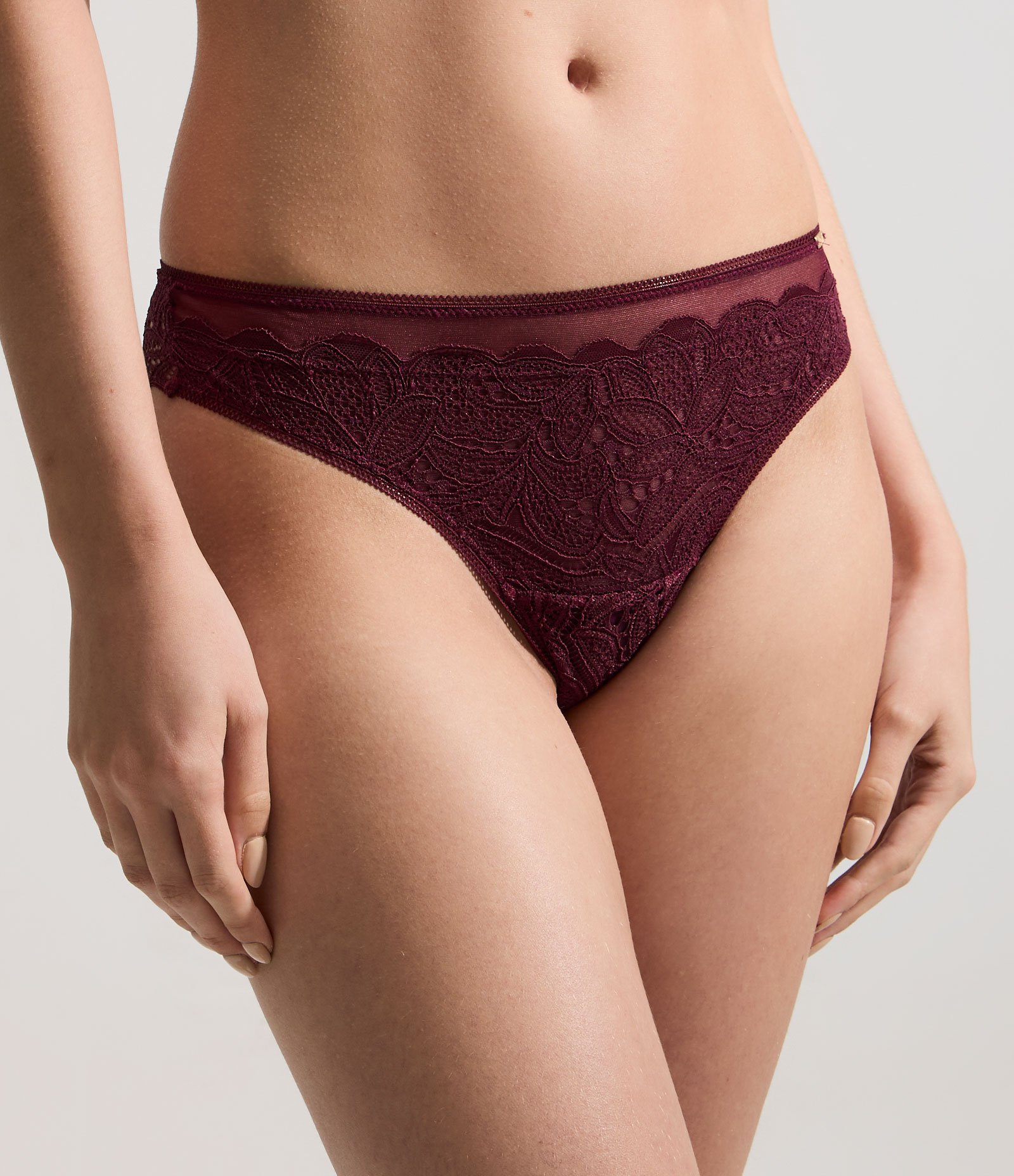 Calcinha Biquini Fio em Renda com Textura Floral Vinho 2