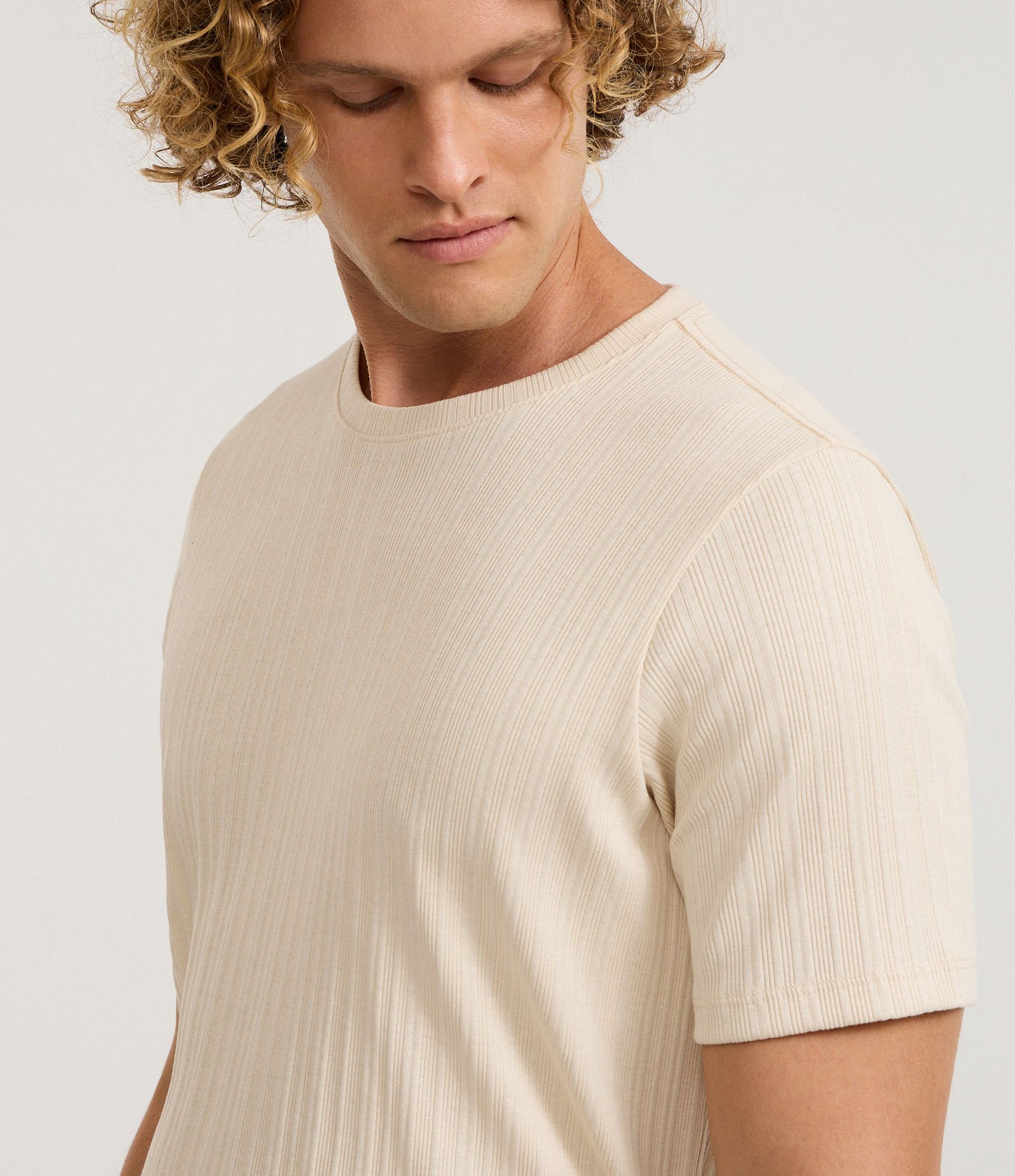 Camiseta Slim em Algodão com Textura Vertical Bege 4