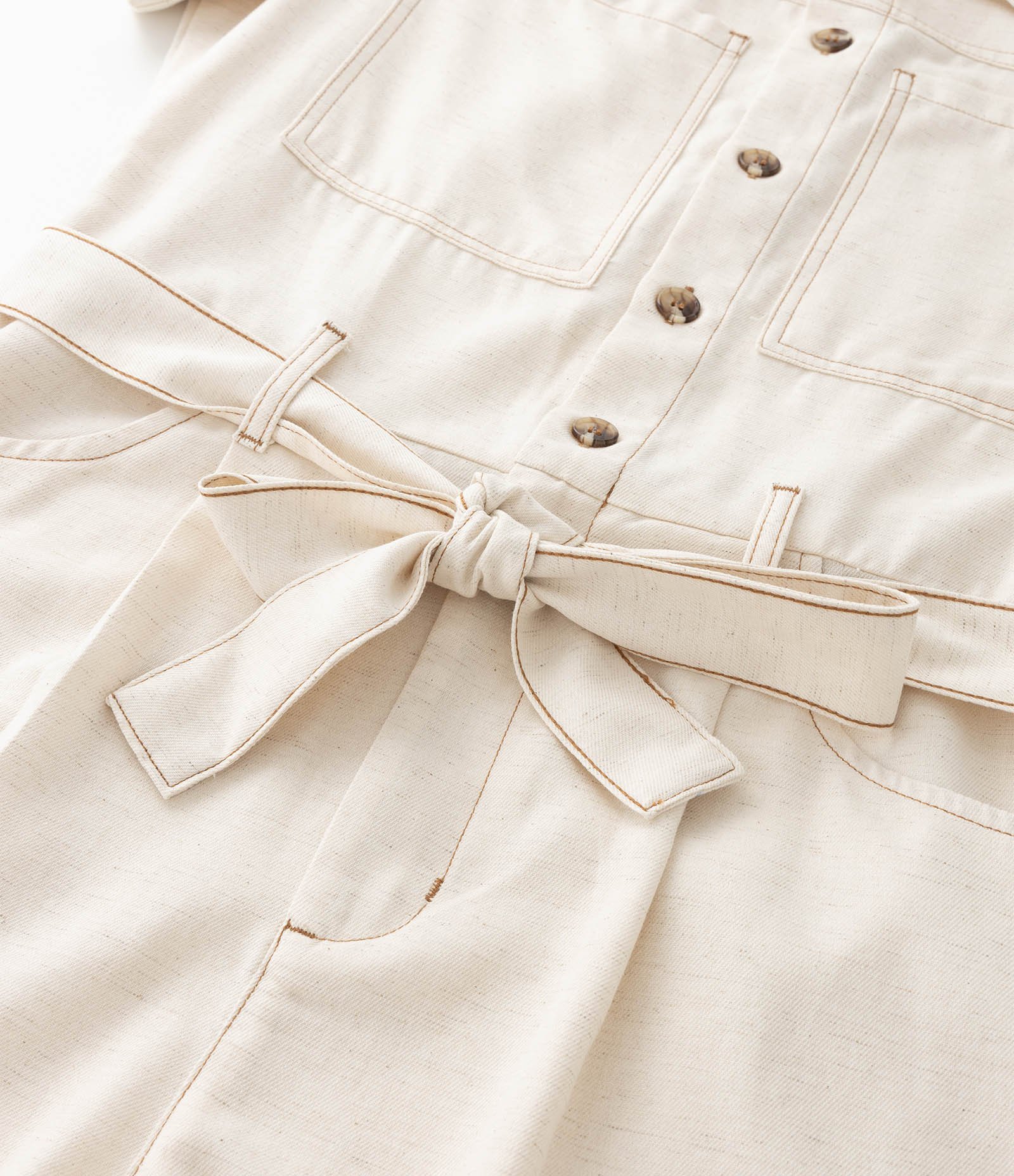 Macacão Curto em Sarja com Faixa na Cintura Curve & Plus Size Bege 8