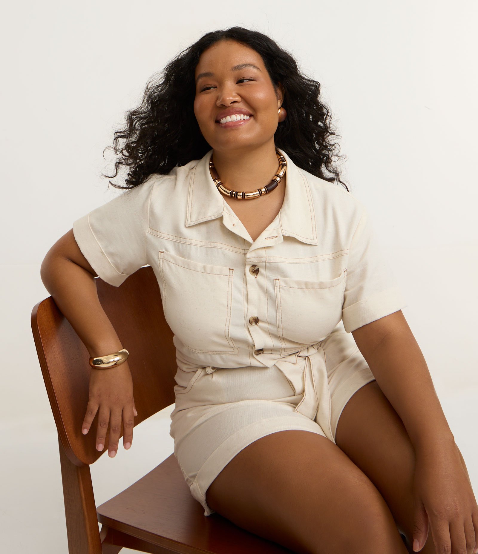 Macacão Curto em Sarja com Faixa na Cintura Curve & Plus Size Bege 1