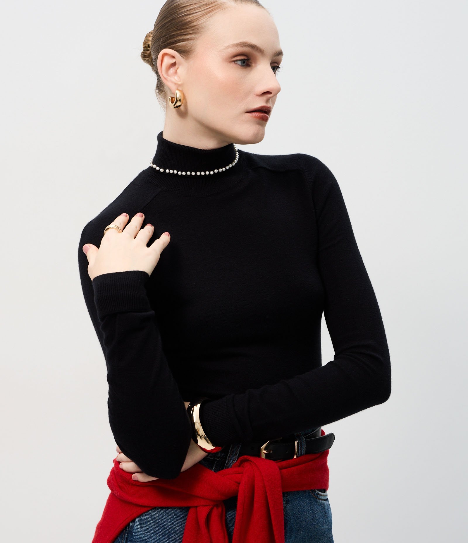 Blusa Regular em Tricô com Aplicação de Bolinhas na Gola Preto 1