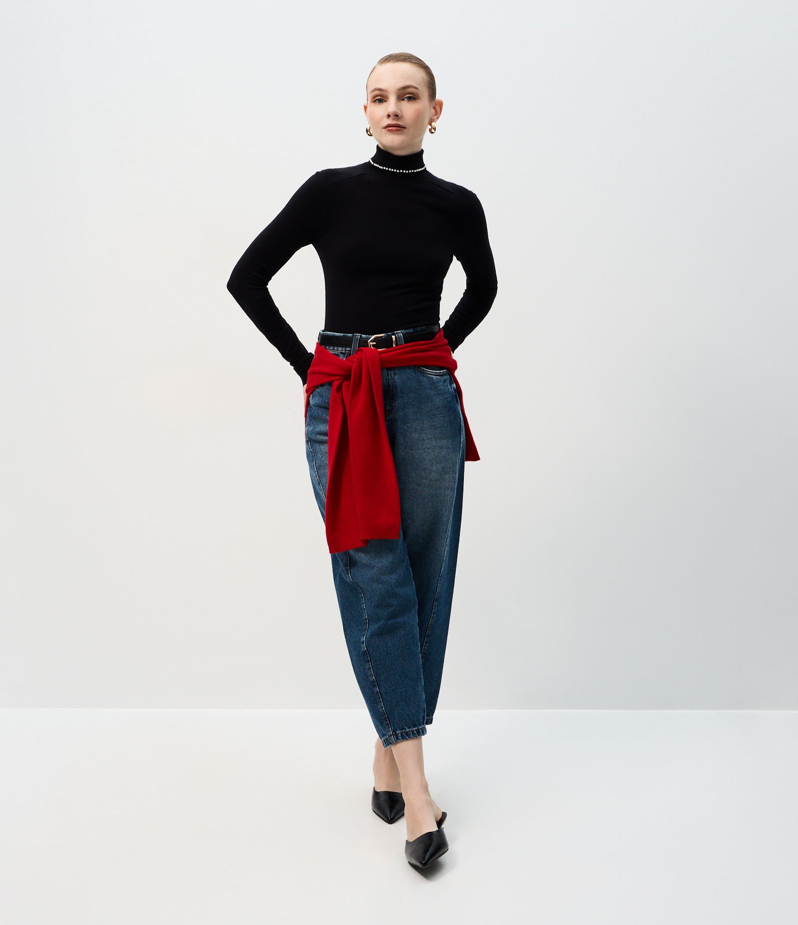 Blusa Regular em Tricô com Aplicação de Bolinhas na Gola Preto 2