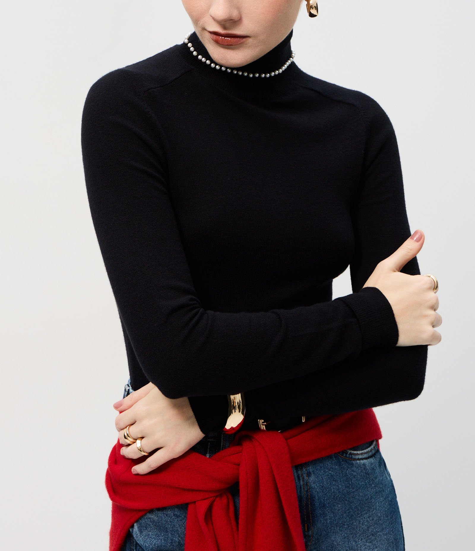 Blusa Regular em Tricô com Aplicação de Bolinhas na Gola Preto 3