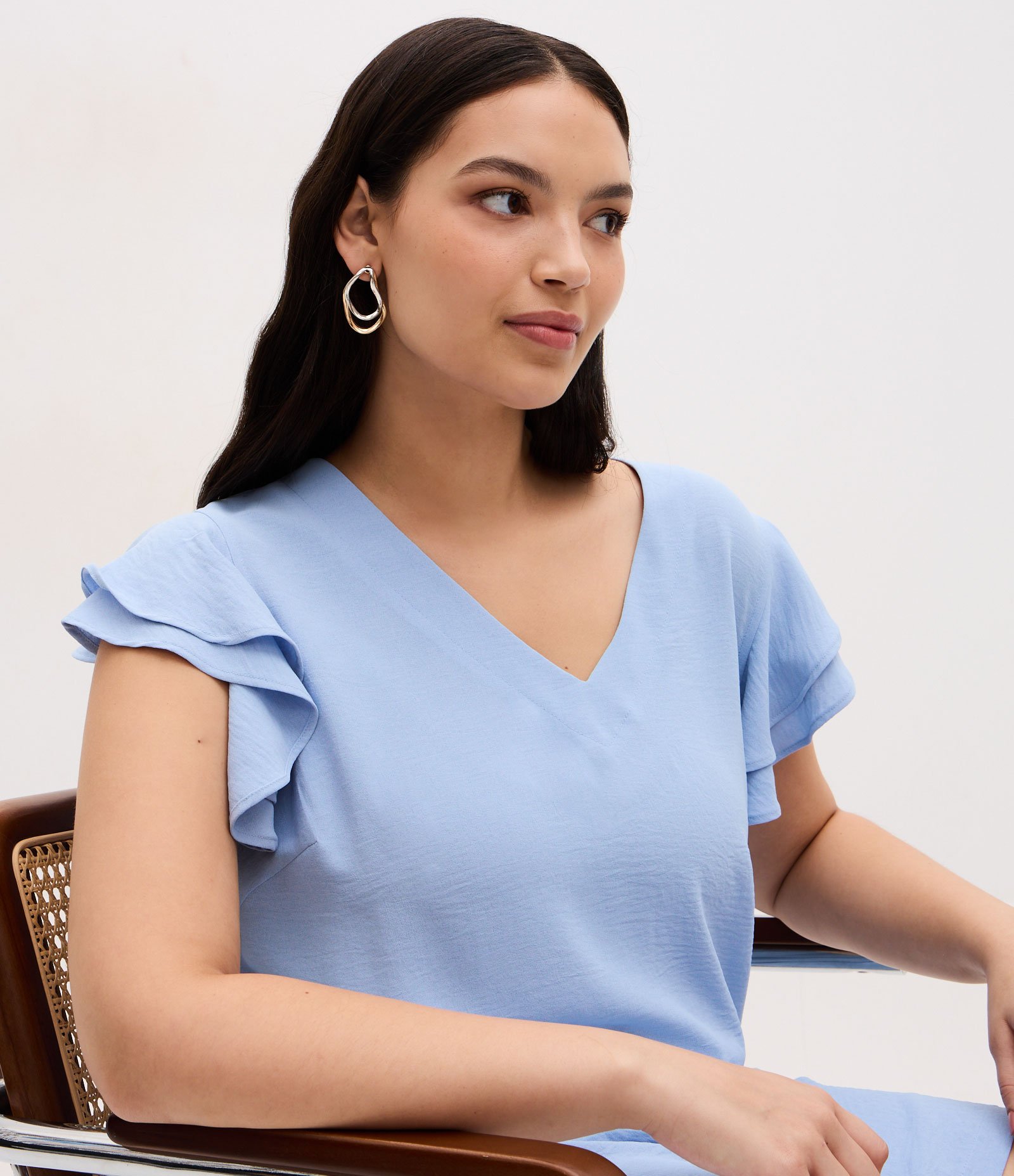 Blusa em Crepe com Babado Duplo no Ombro Curve & Plus Size Azul 1