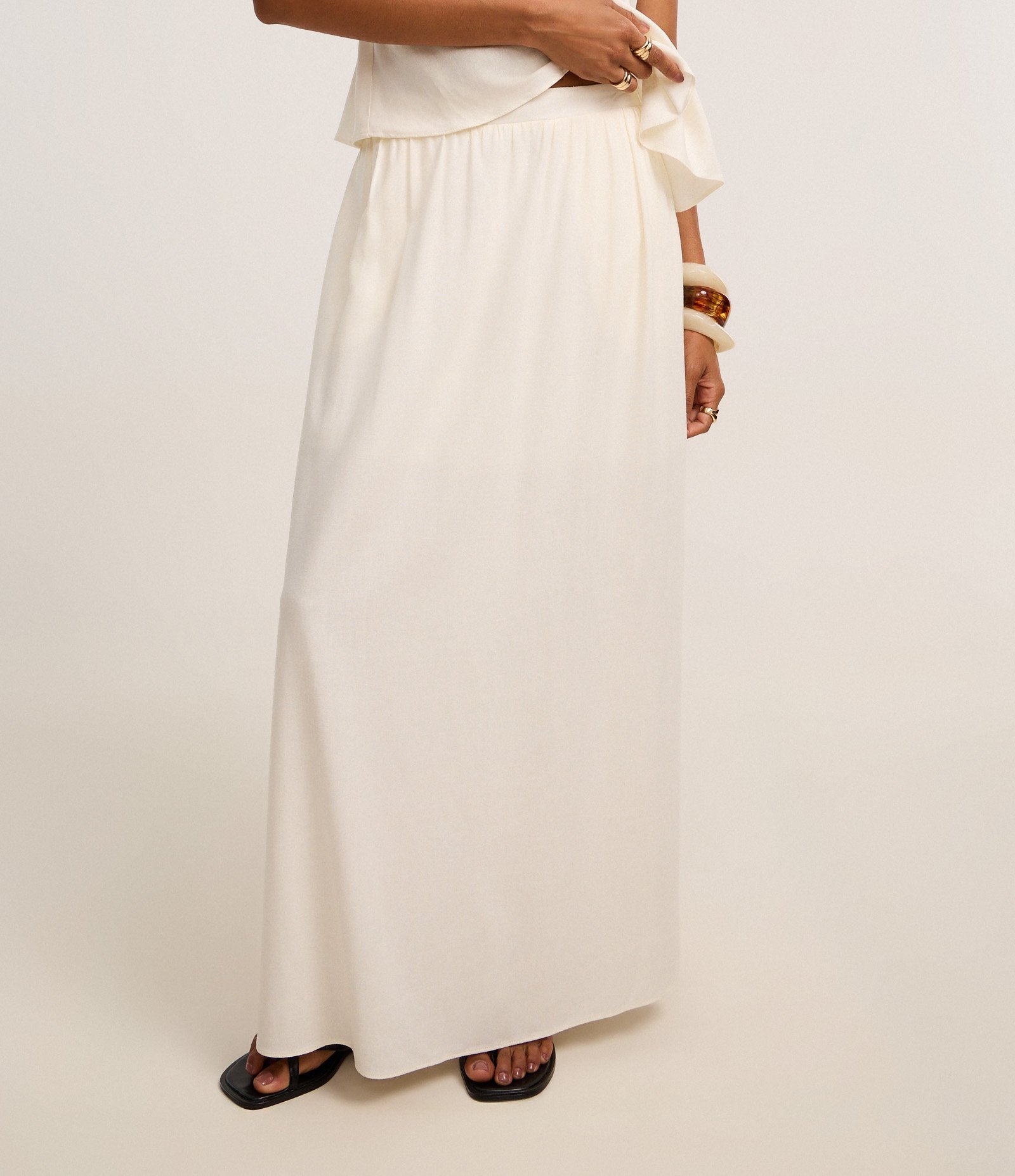Saia Evasê Midi em Viscolinho com Elástico no Cós Off White 2