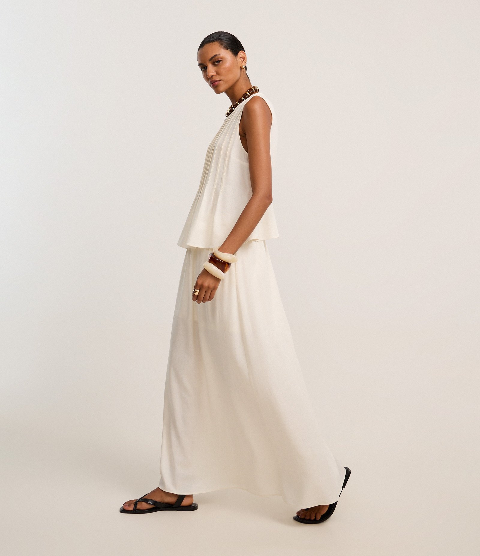 Saia Evasê Midi em Viscolinho com Elástico no Cós Off White 3