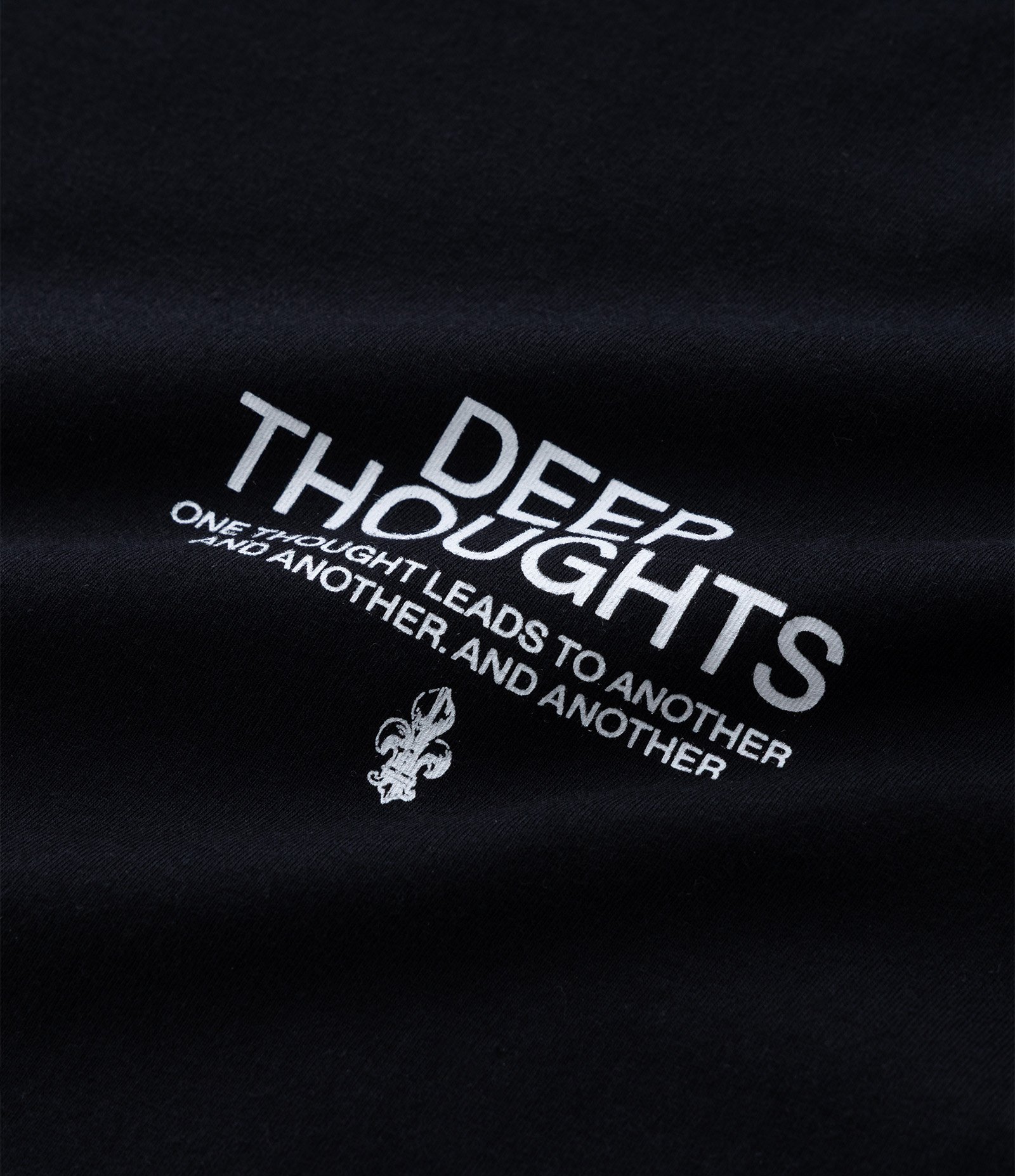 Camiseta Relaxed em Algodão om Estampa Lettering Estatua Preto 3