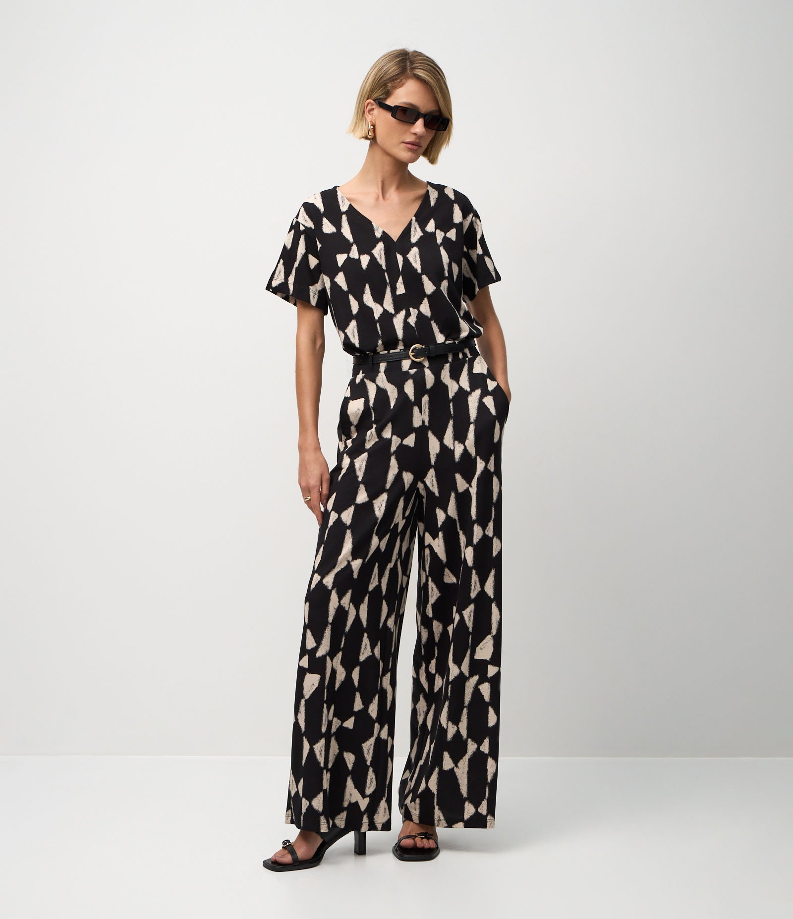 Calça Wide Leg em Piquet com Estampa Abstrata Preto 1