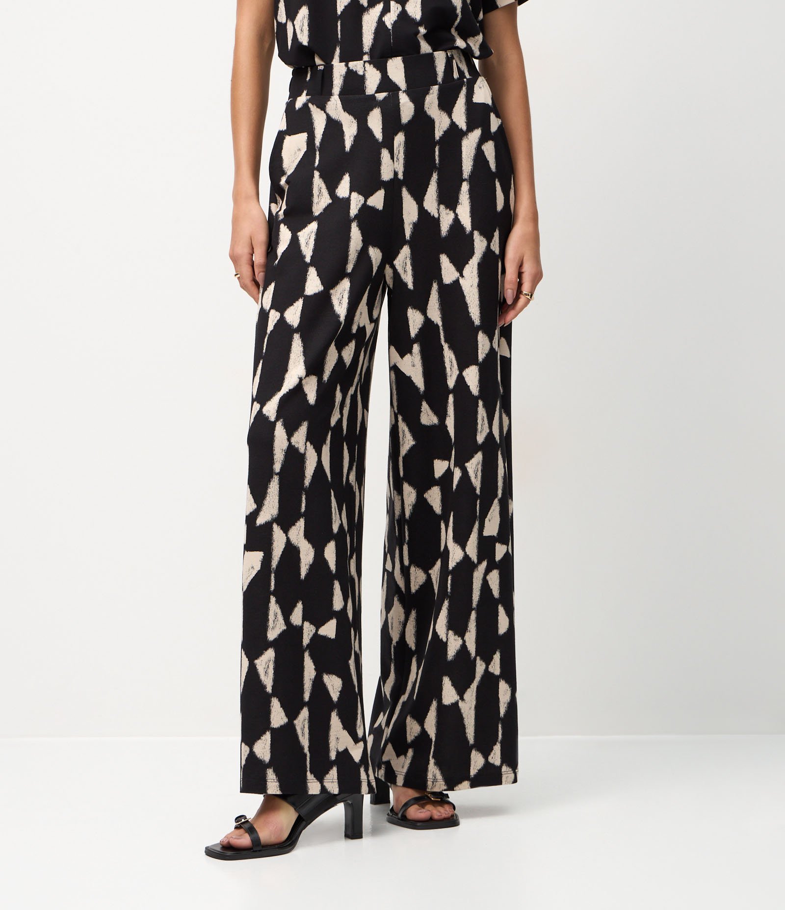 Calça Wide Leg em Piquet com Estampa Abstrata Preto 3