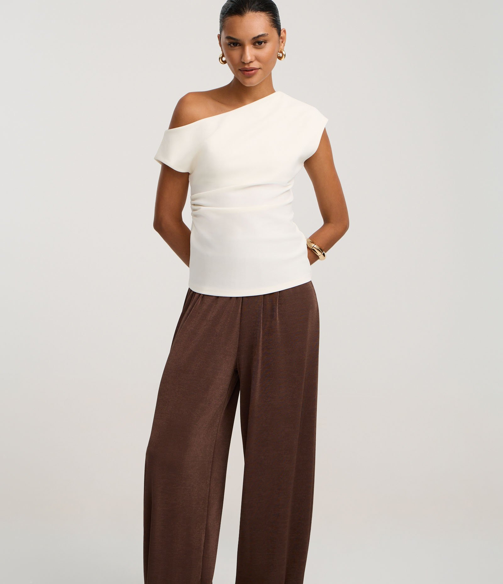 Calça Aladim com Leve Brilho e Cós Largo Marrom 2