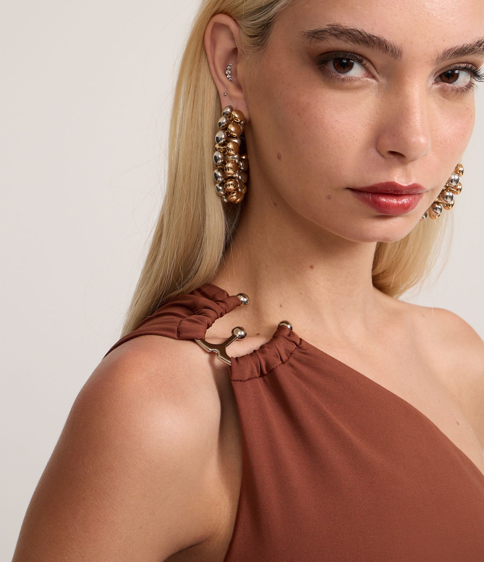 Vestido New Midi Ombro Só com Aviamento Marrom 3