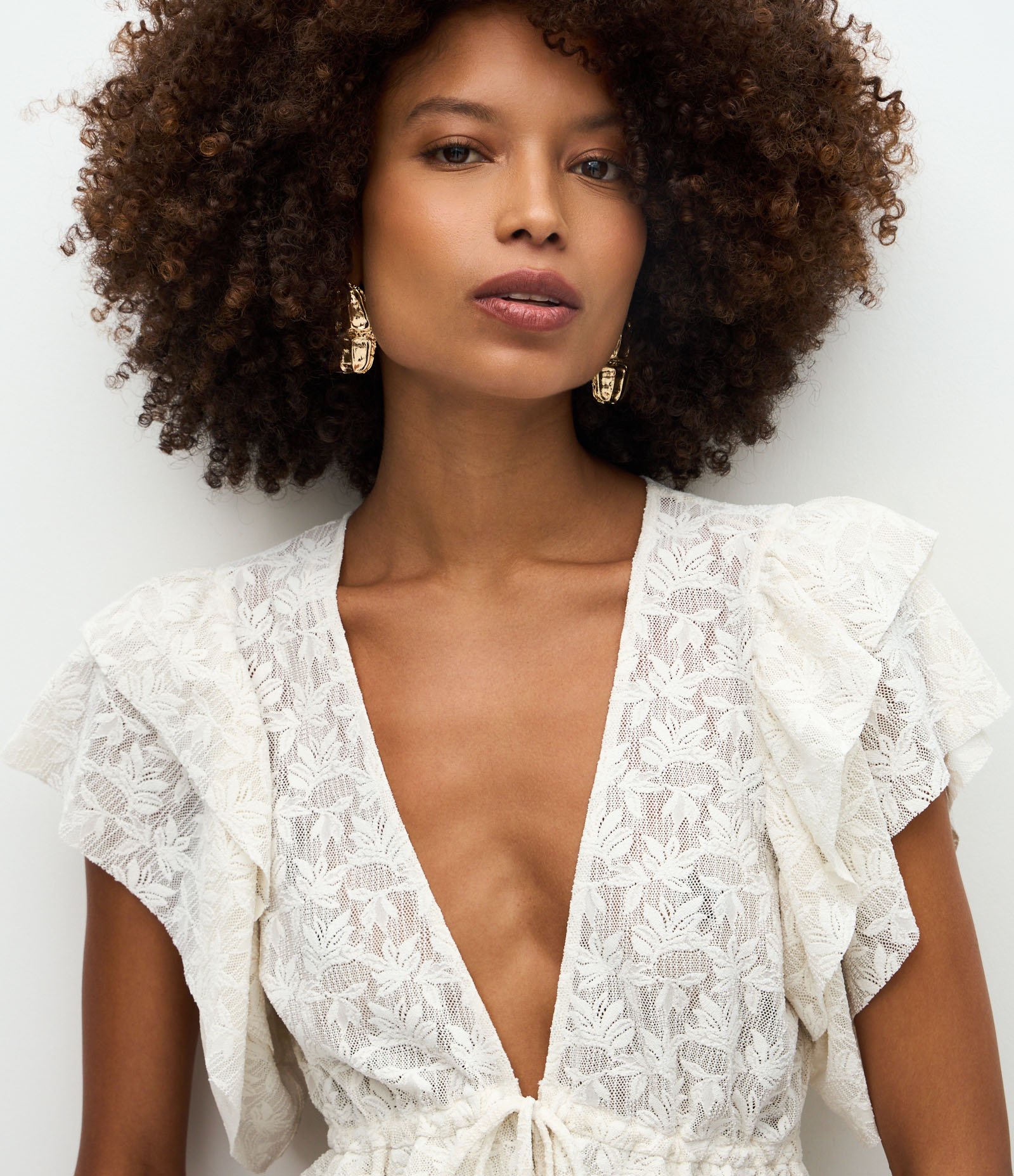 Blusa Texturizada em Renda com Babados e Amarração Frontal Bege 3