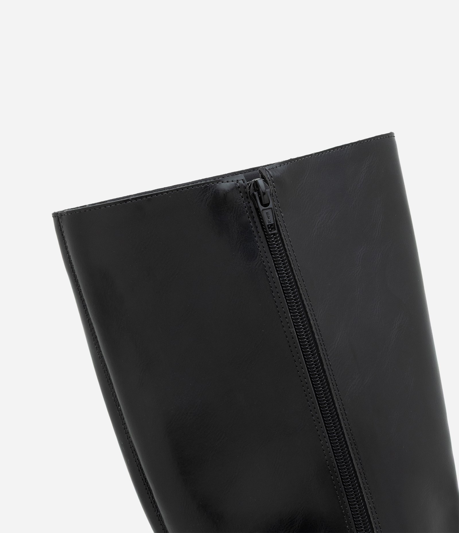 Bota Cano Longo com Bico Fino e Salto Curvado Preto 4