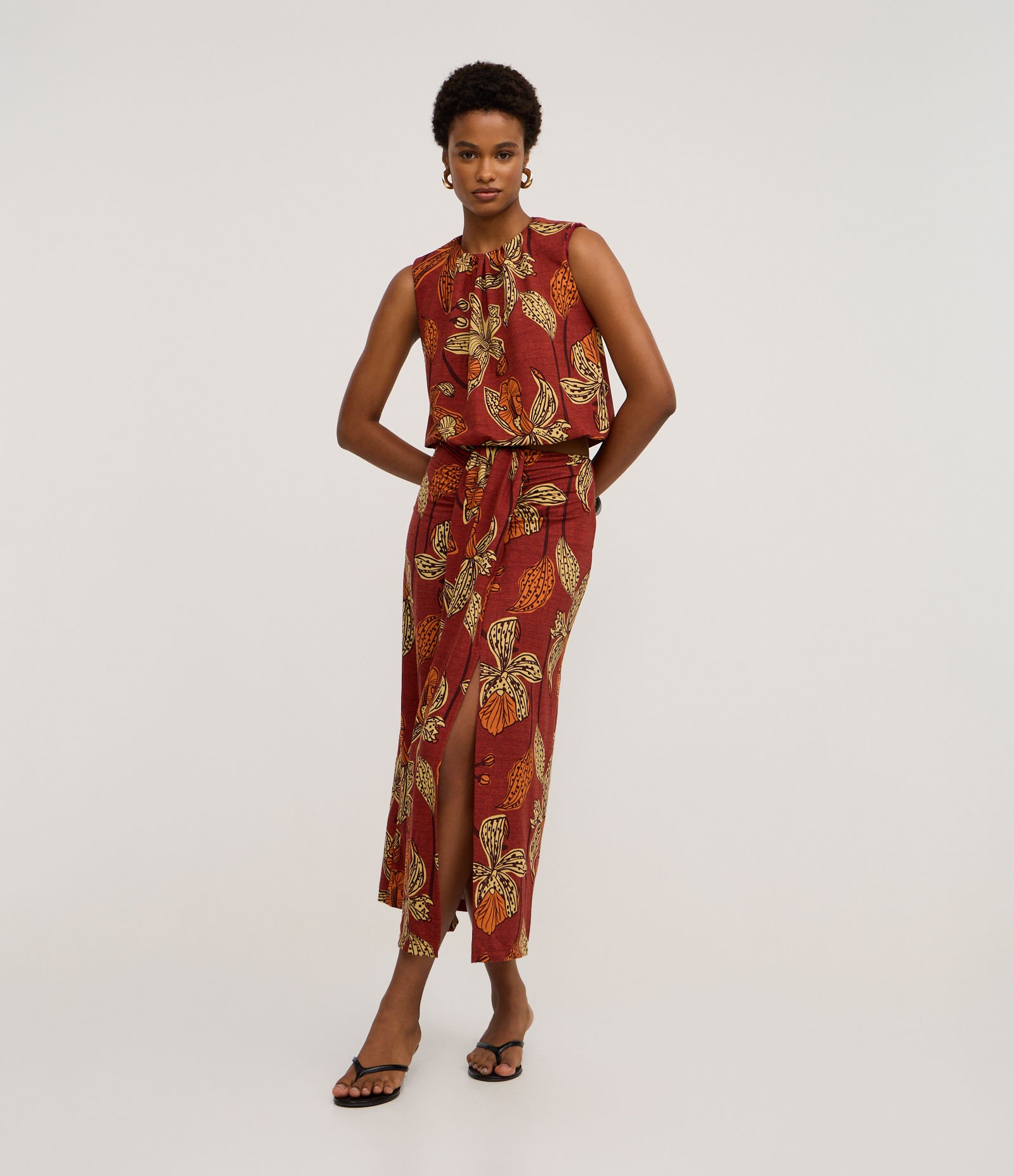 Blusa em Piquet com Franzido na Gola e Estampa Floral Terracota 2