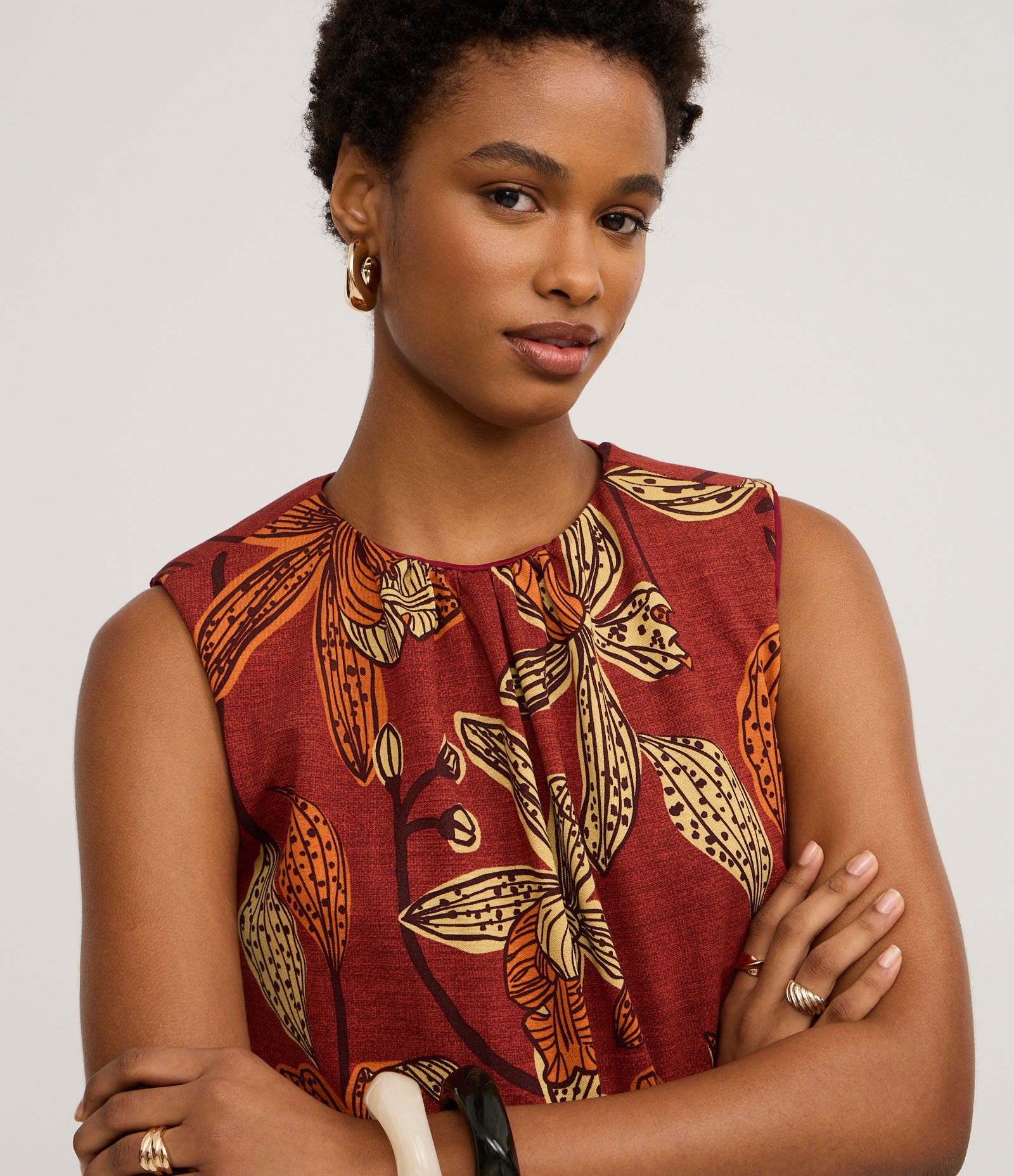 Blusa em Piquet com Franzido na Gola e Estampa Floral Terracota 3