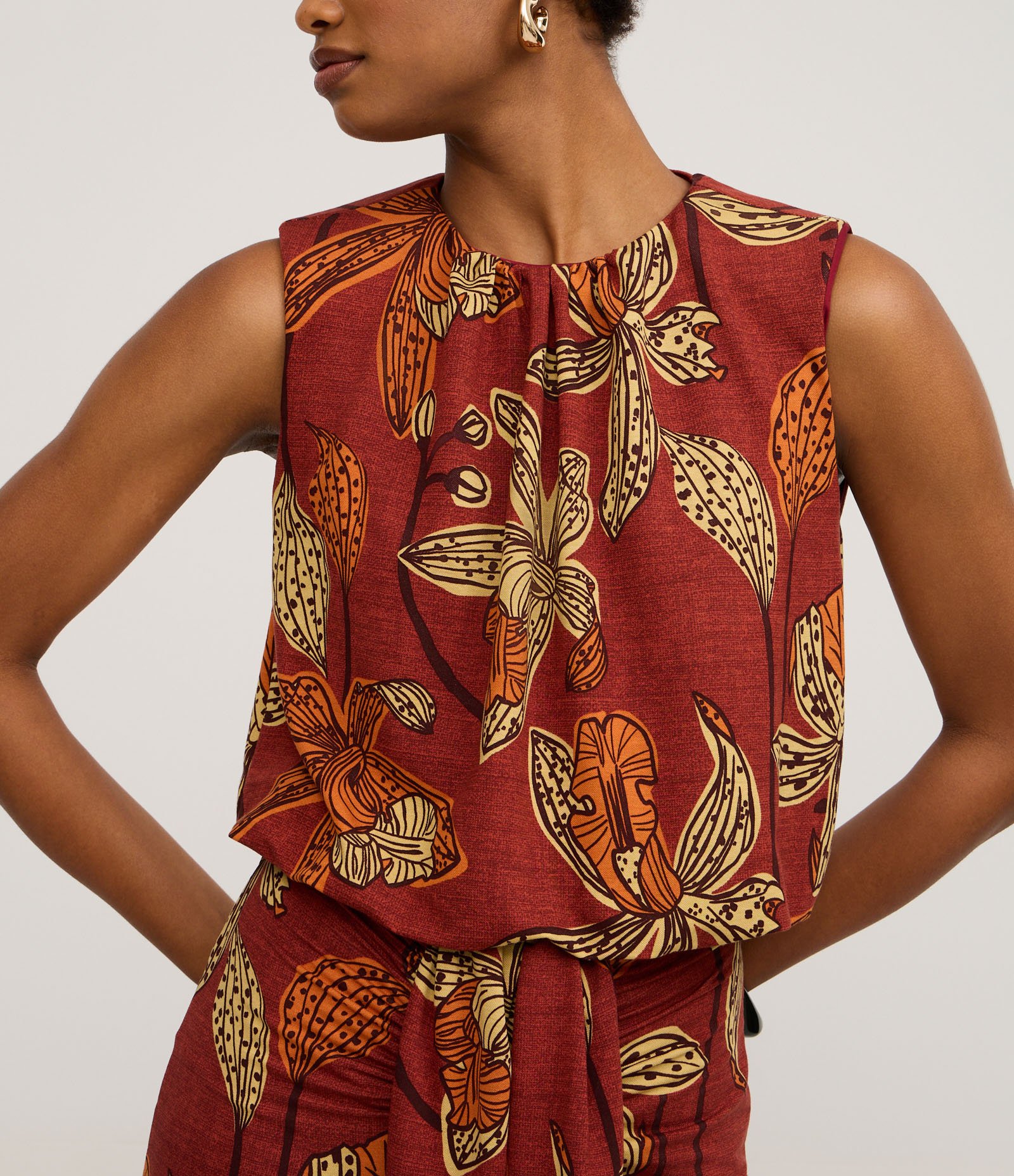 Blusa em Piquet com Franzido na Gola e Estampa Floral Terracota 4