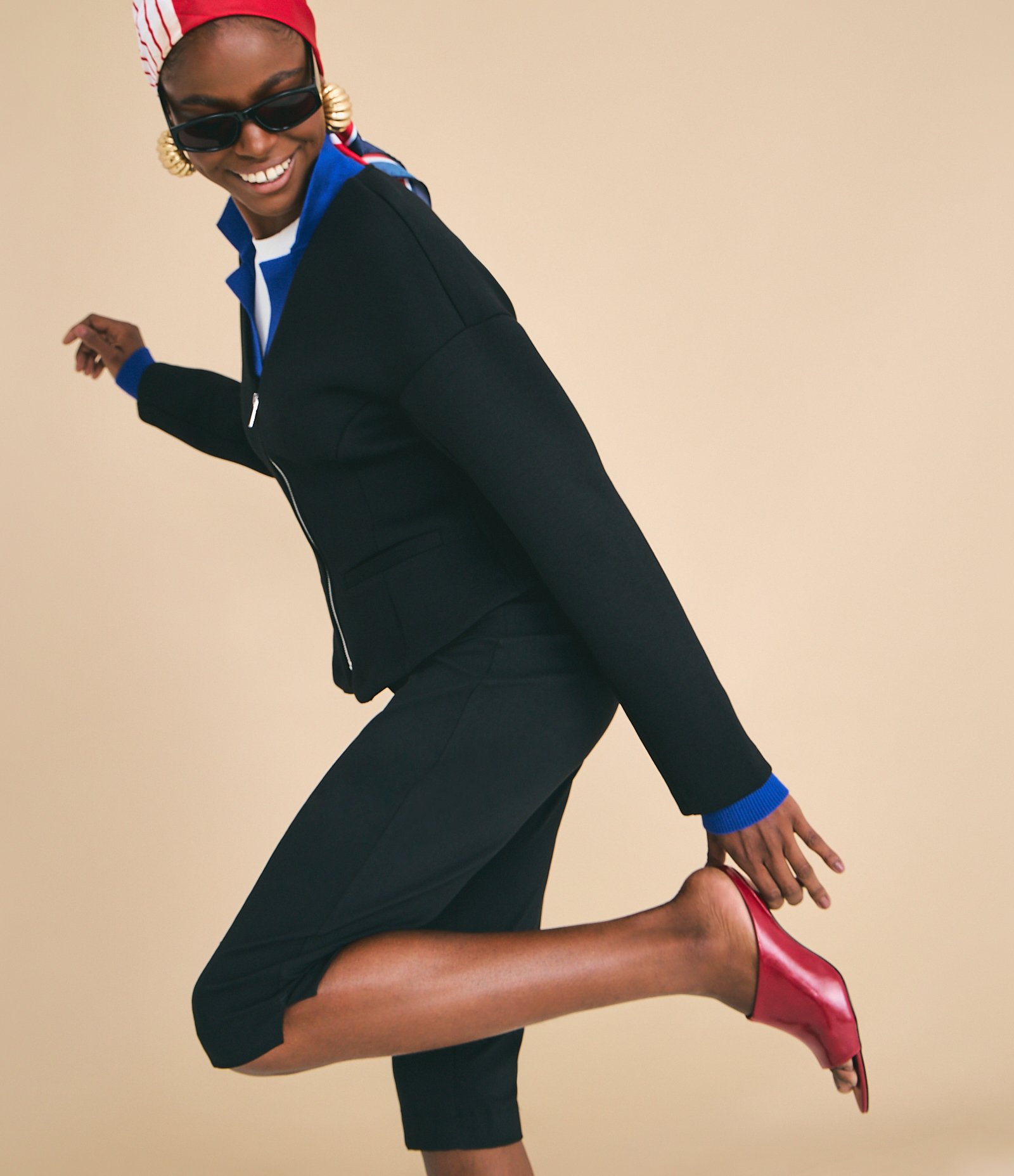 Sandália Mule com Gáspea Alongada e Salto Fino Vermelho 1