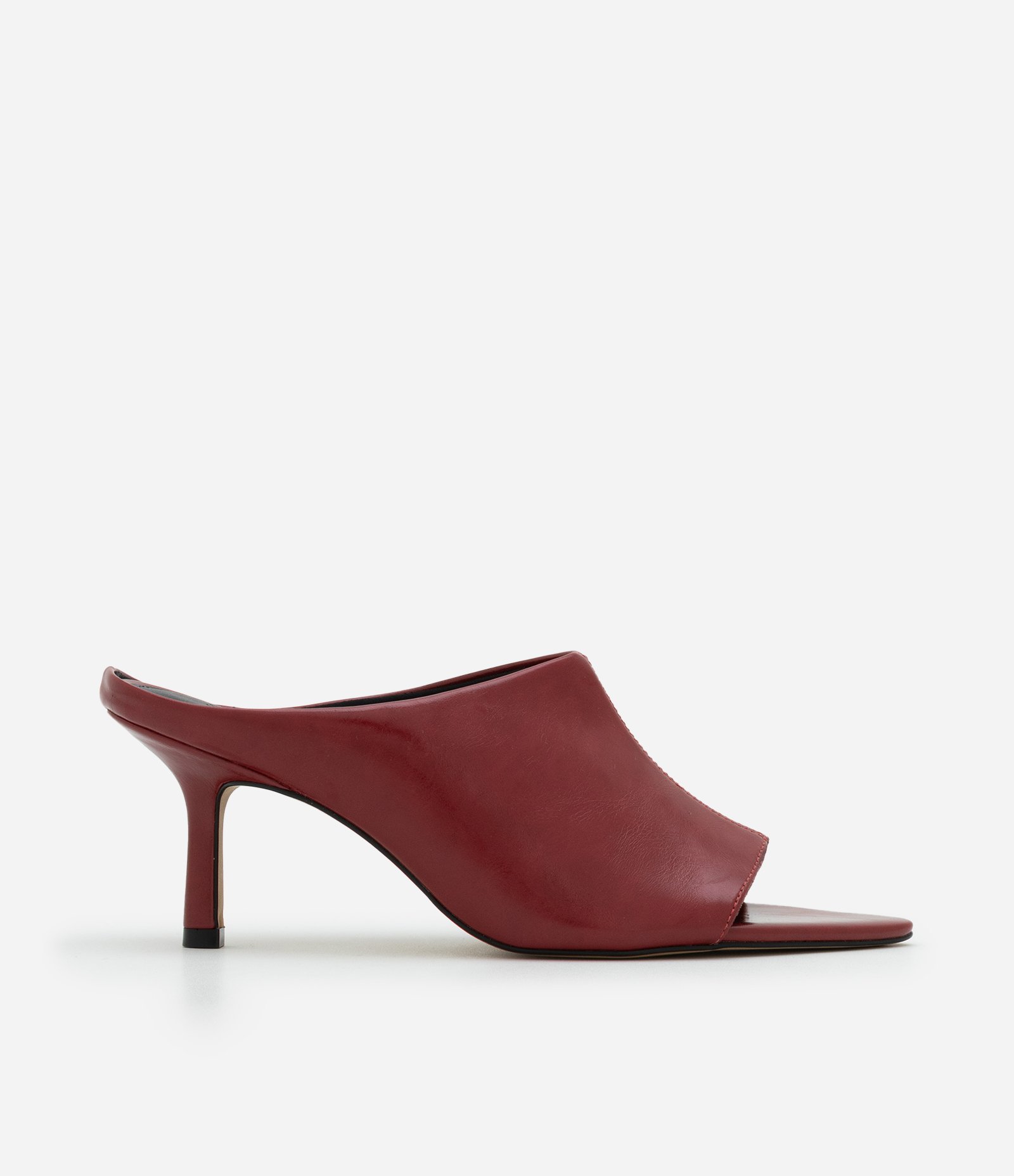 Sandália Mule com Gáspea Alongada e Salto Fino Vermelho 2