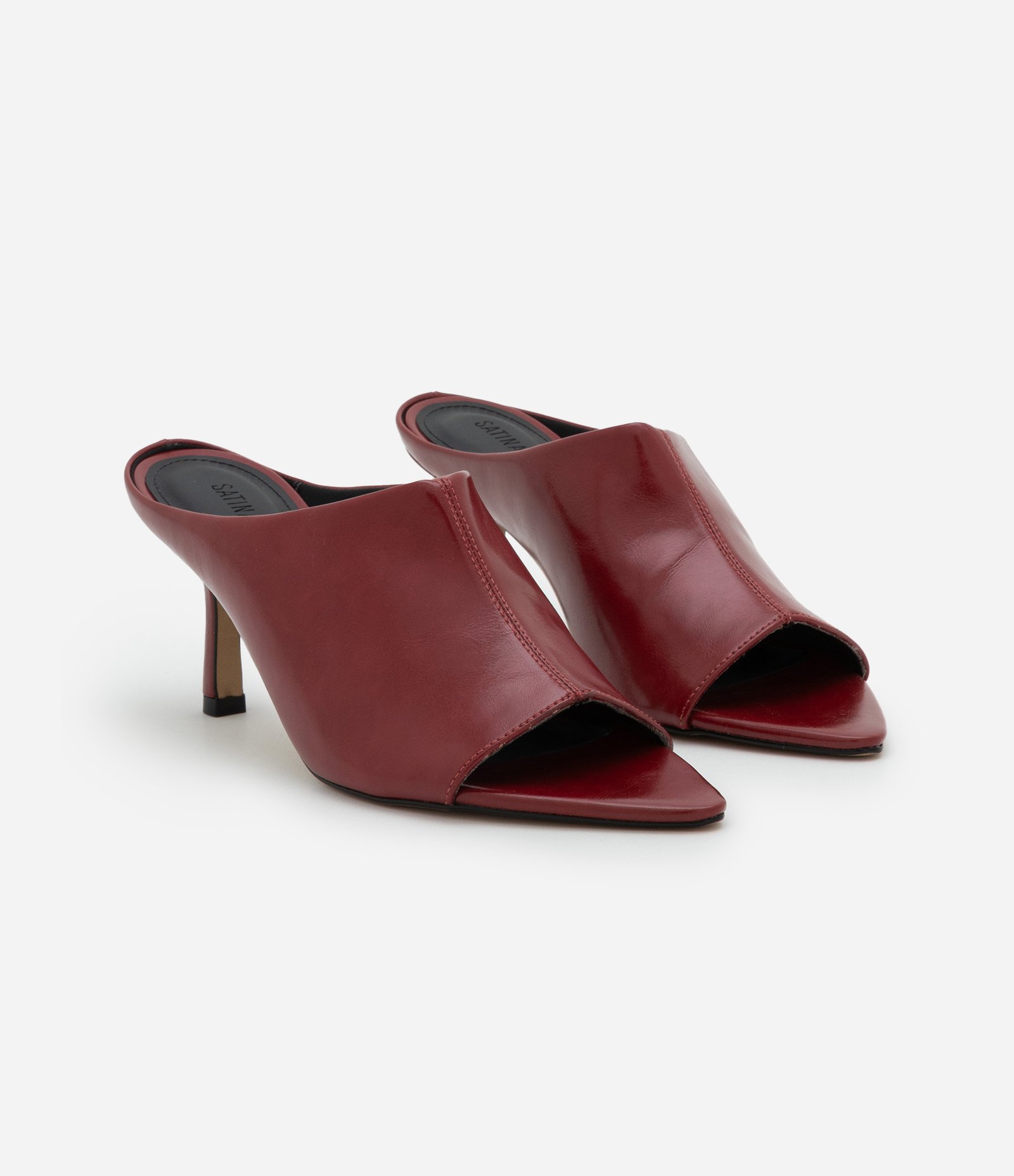 Sandália Mule com Gáspea Alongada e Salto Fino Vermelho 3