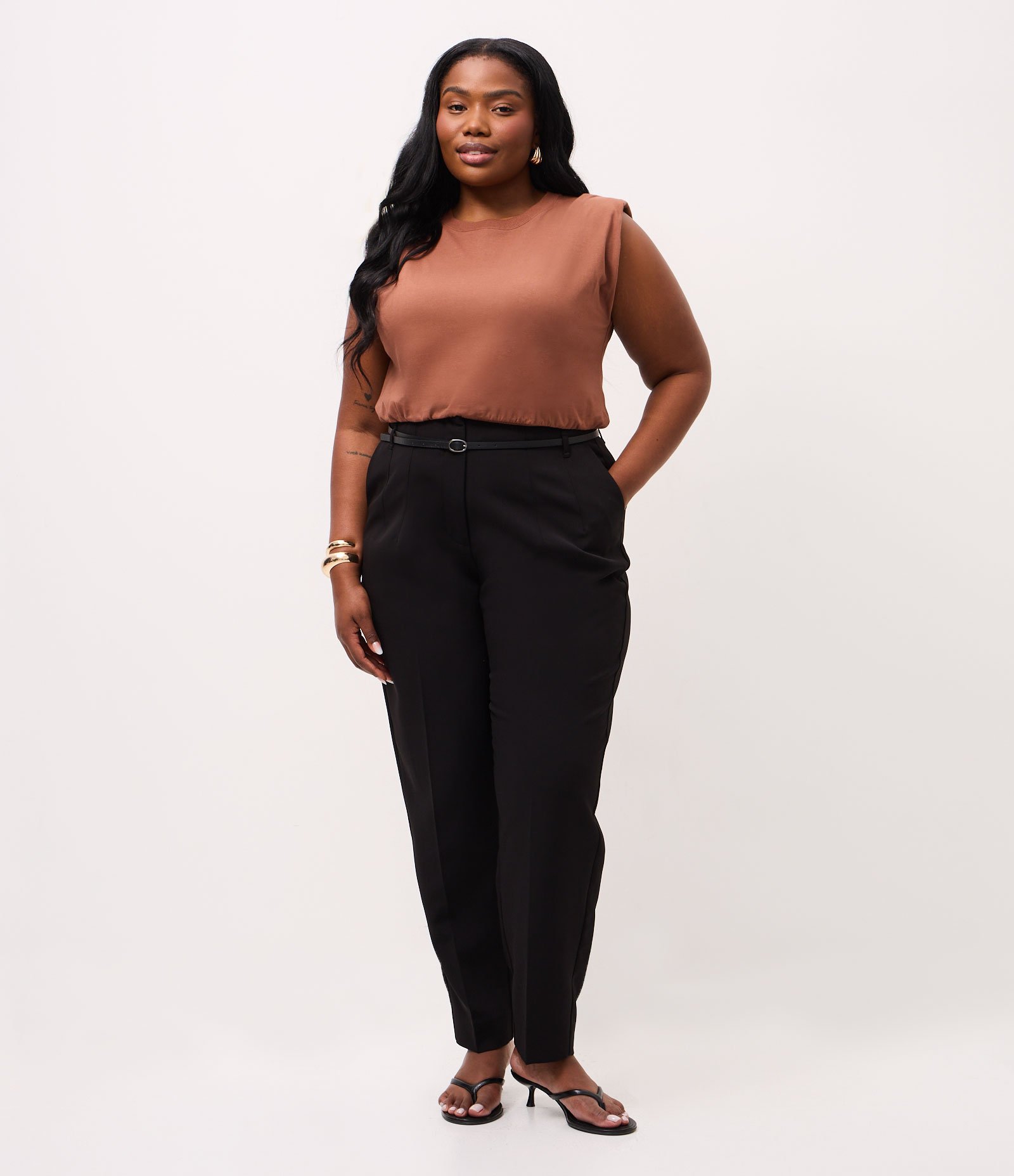 Blusa Regata Muscle com Barra Larga e Franzido Curve & Plus Size Marrom 2