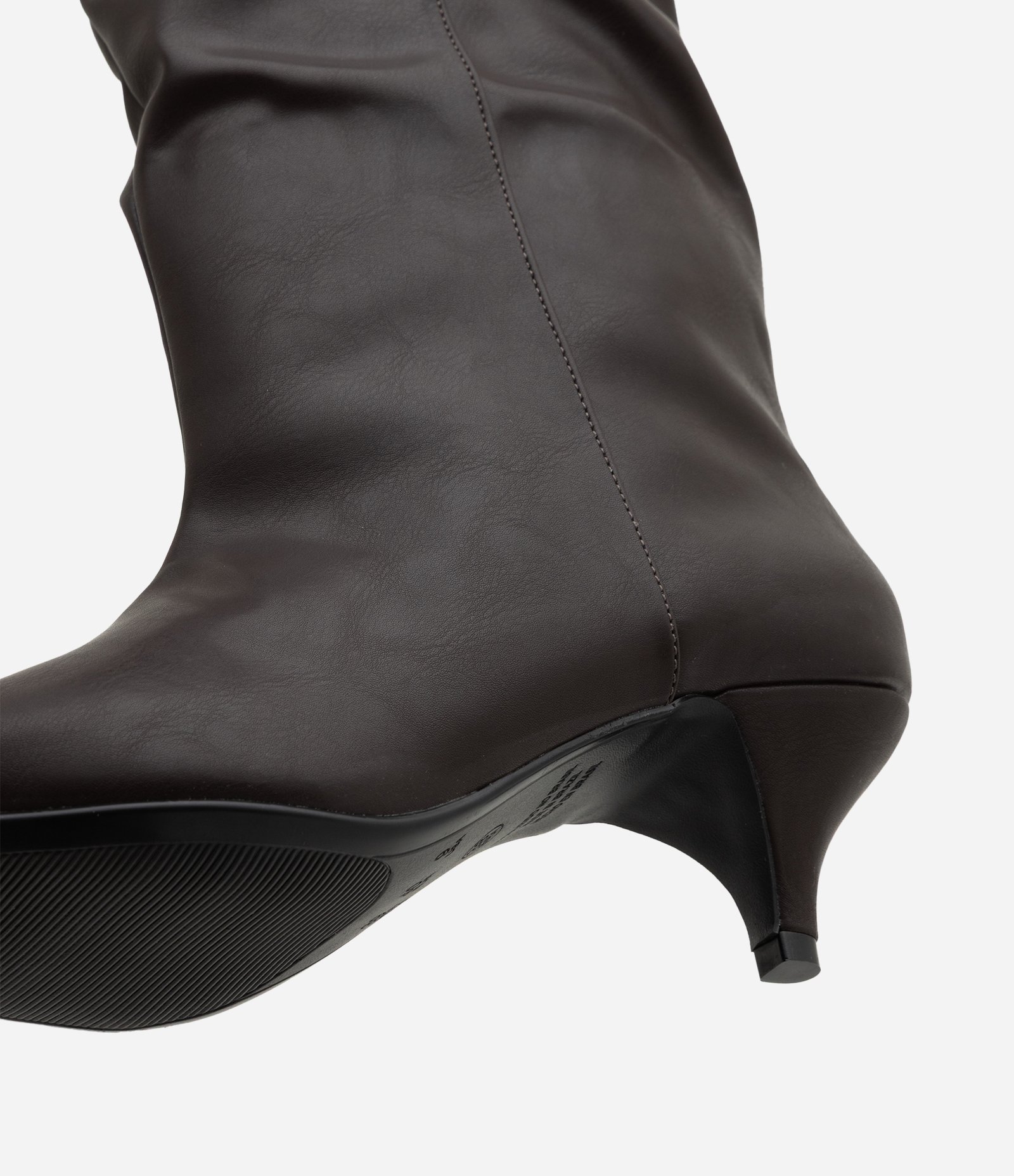 Bota Over The Knee com Caimento Franzido Marrom 6