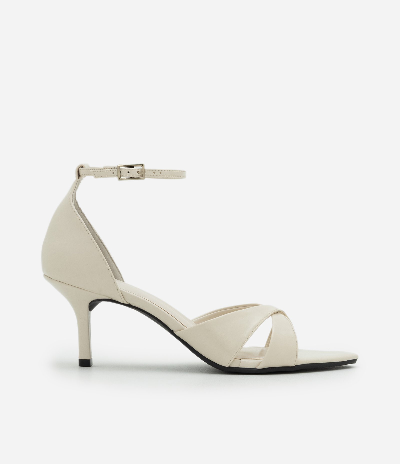 Sandália em PU Com Bico Folha e Cabedal Cruzado Off White 1