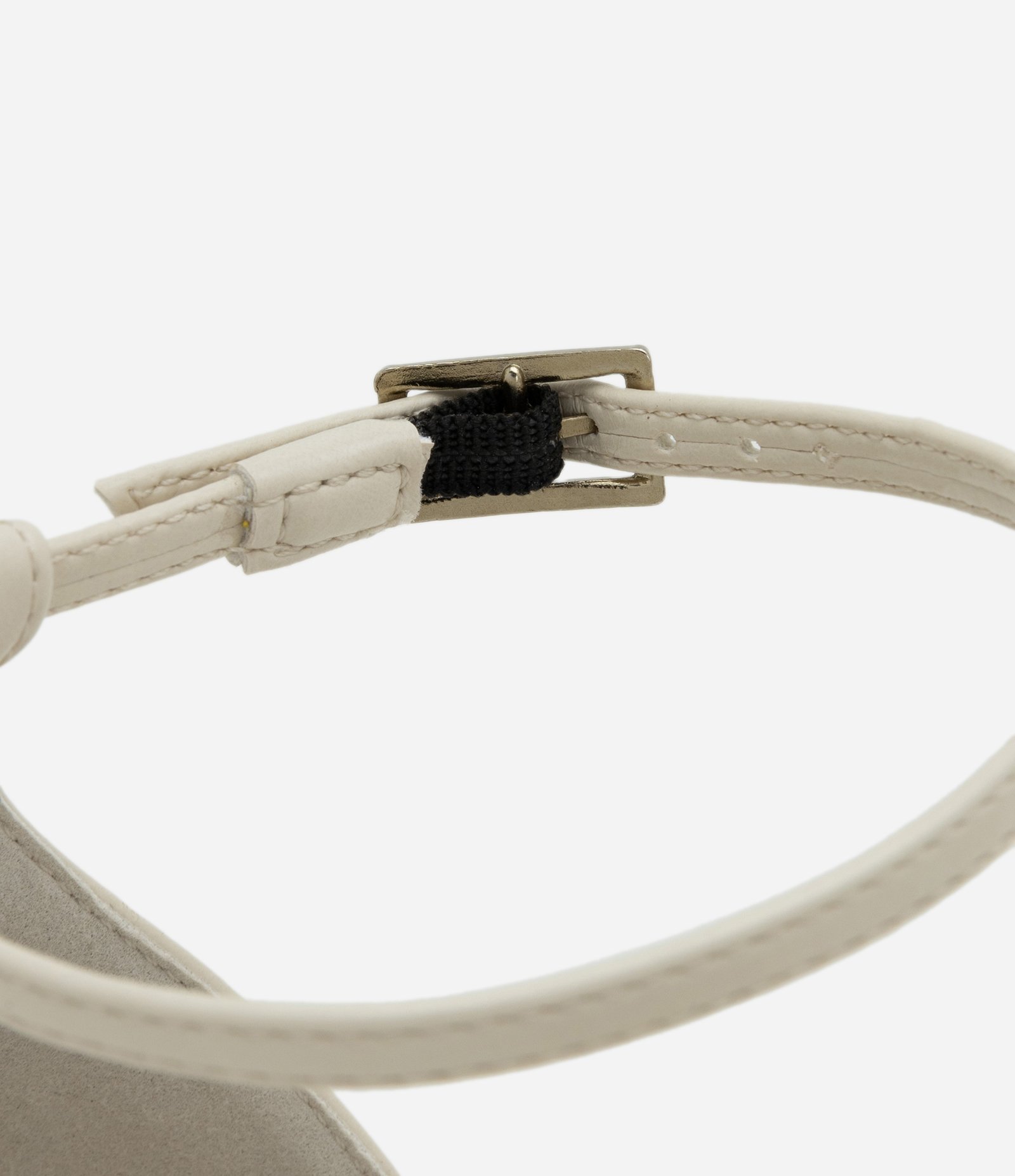 Sandália em PU Com Bico Folha e Cabedal Cruzado Off White 3