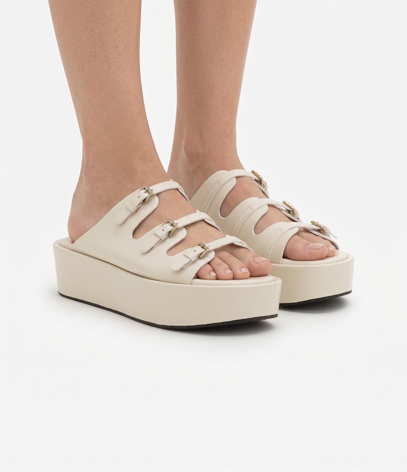 Sandália Faltform em PU com Mini Fivelas Off White 1
