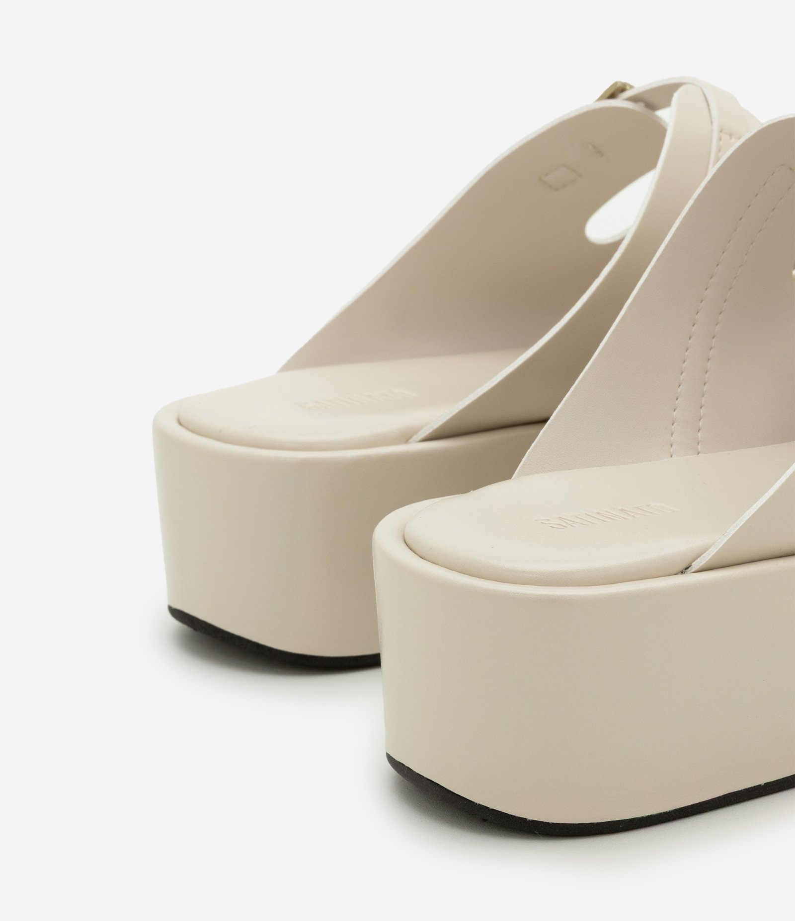 Sandália Faltform em PU com Mini Fivelas Off White 4