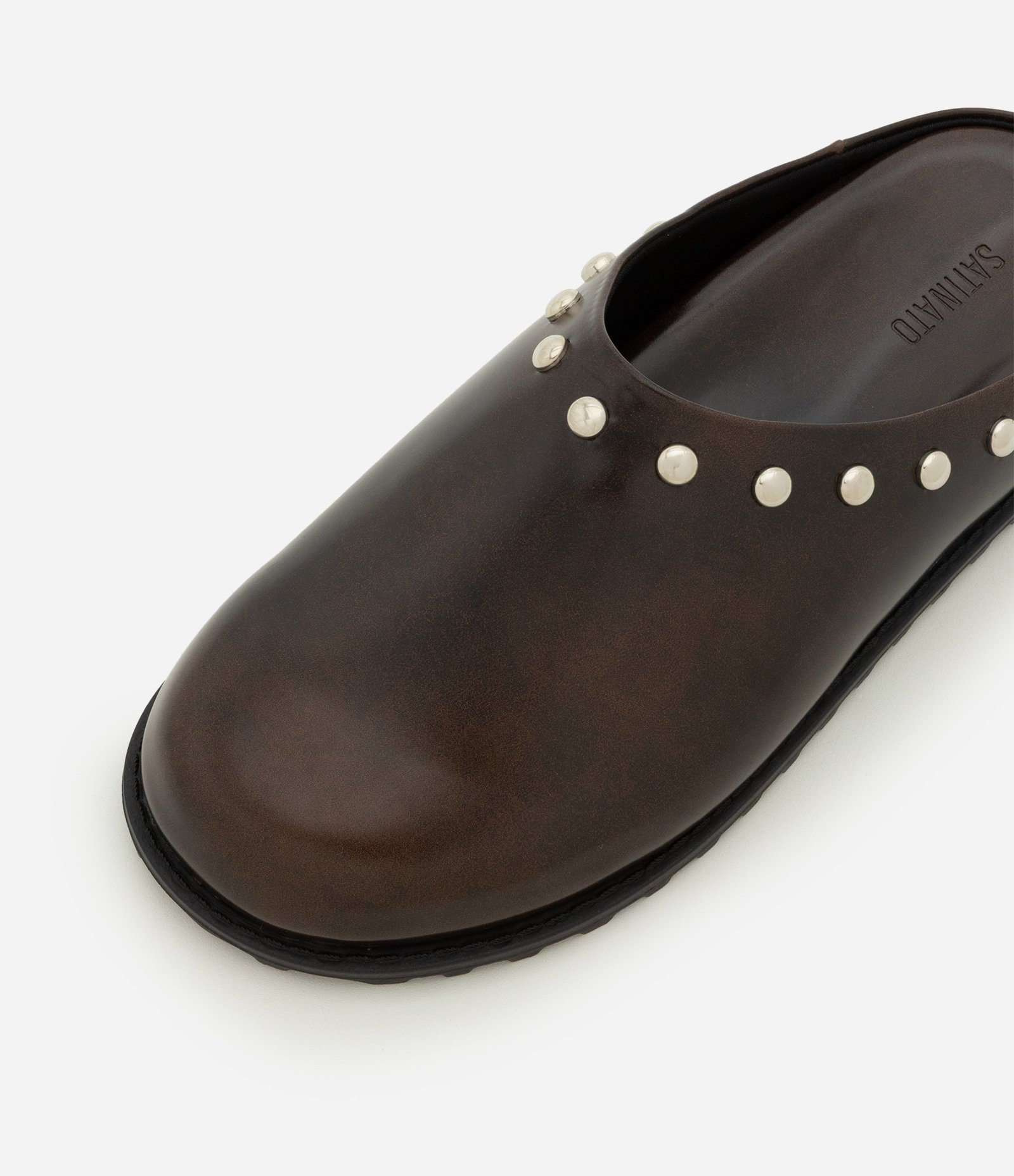 Sapato Mule em PU com Tachas Metálicas Marrom 3