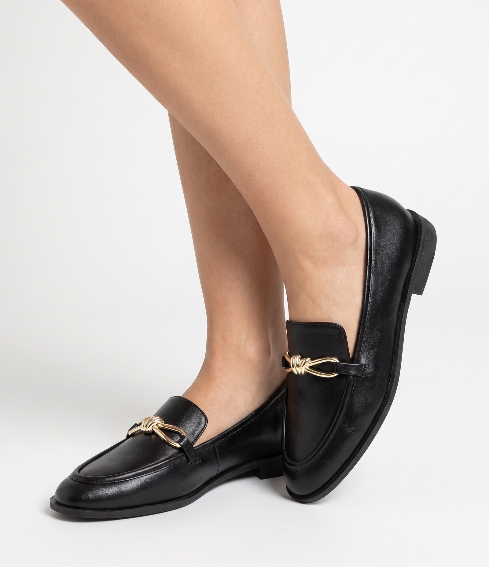 Sapato Mocassim em PU com Detalhe Metálico Preto 2