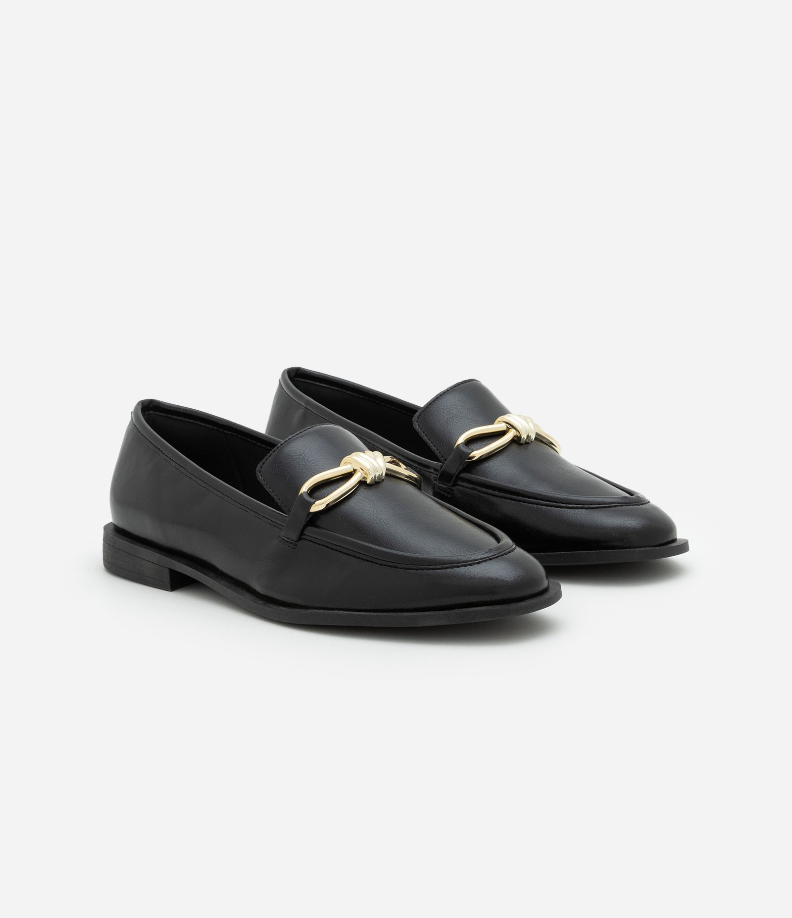 Sapato Mocassim em PU com Detalhe Metálico Preto 2
