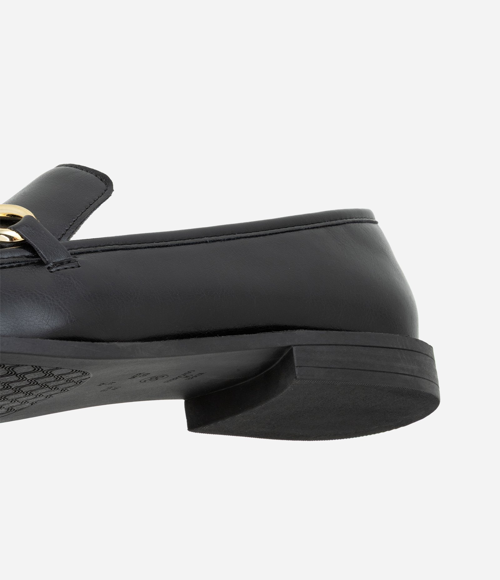 Sapato Mocassim em PU com Detalhe Metálico Preto 3