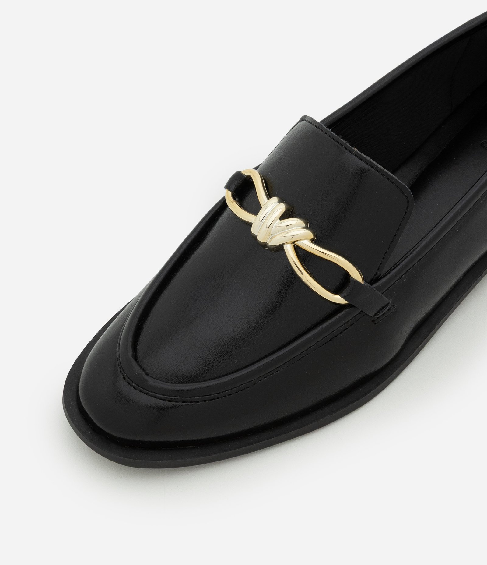 Sapato Mocassim em PU com Detalhe Metálico Preto 5