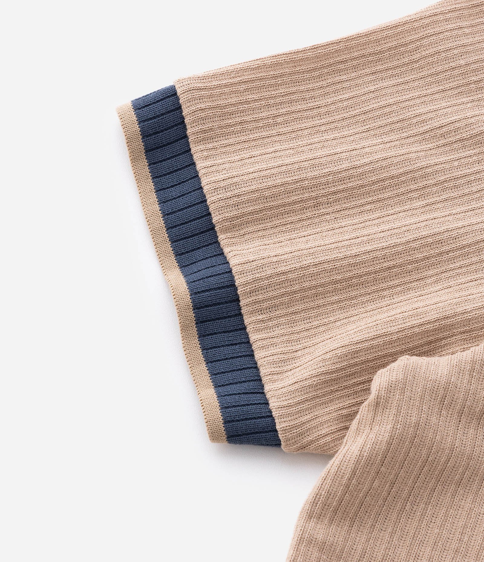 Camiseta em Algodão Texturizado com Gola e Manga Contrastante Bege 4