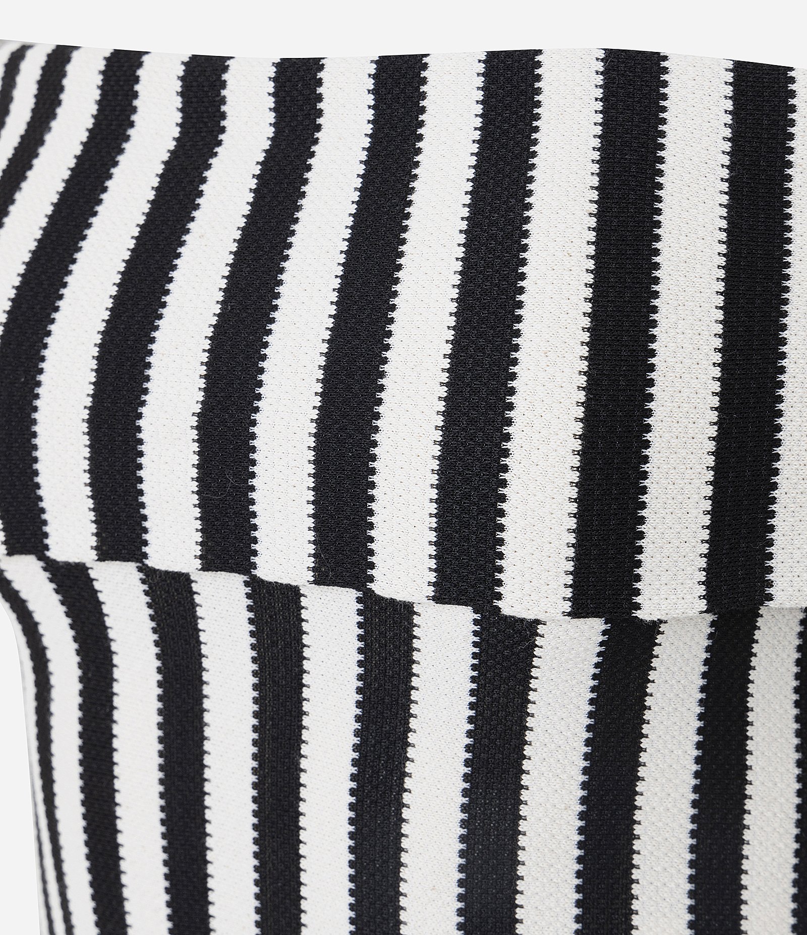 Blusa Ombro a Ombro Super Curta com Listras Texturizadas Preto/Branco 6